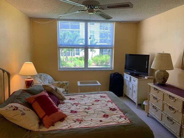 Condominium in Boynton Beach — photo 12 of 28