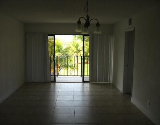 1465 W Lake Crystal Drive G, West Palm Beach, FL 33411 — photo 4 of 6