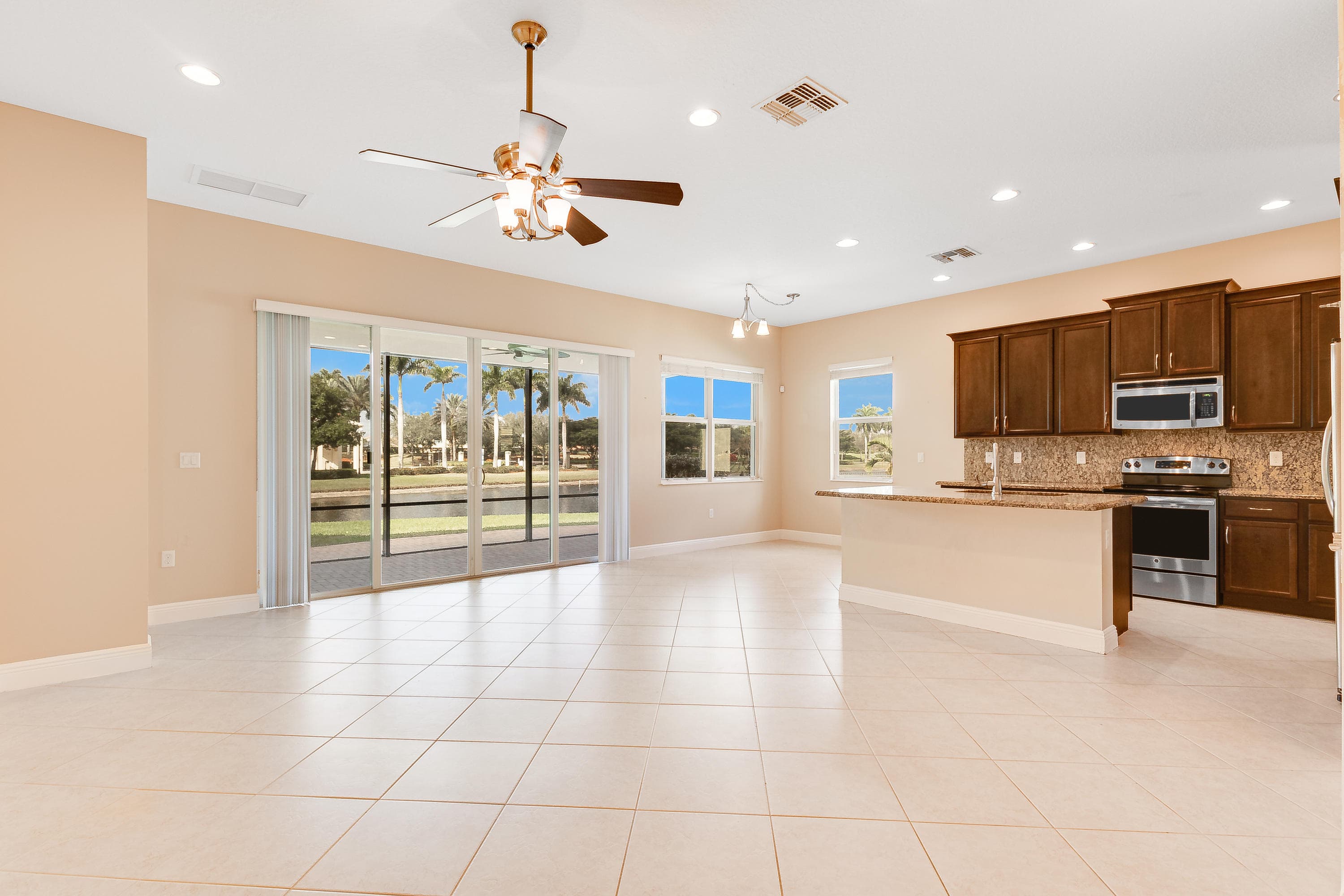 Single Family Residence in Royal Palm Beach — photo 4 of 21