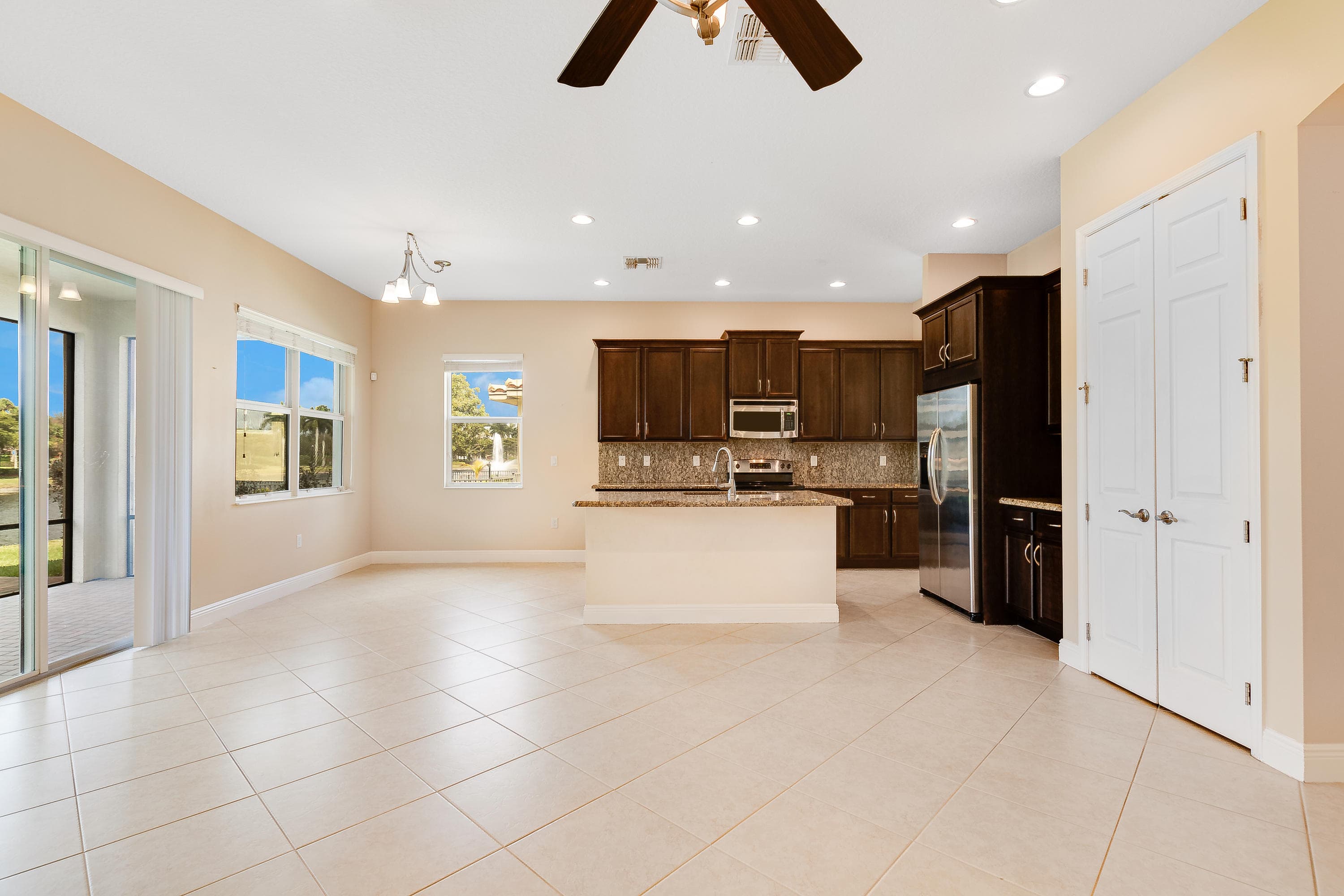 Single Family Residence in Royal Palm Beach — photo 5 of 21