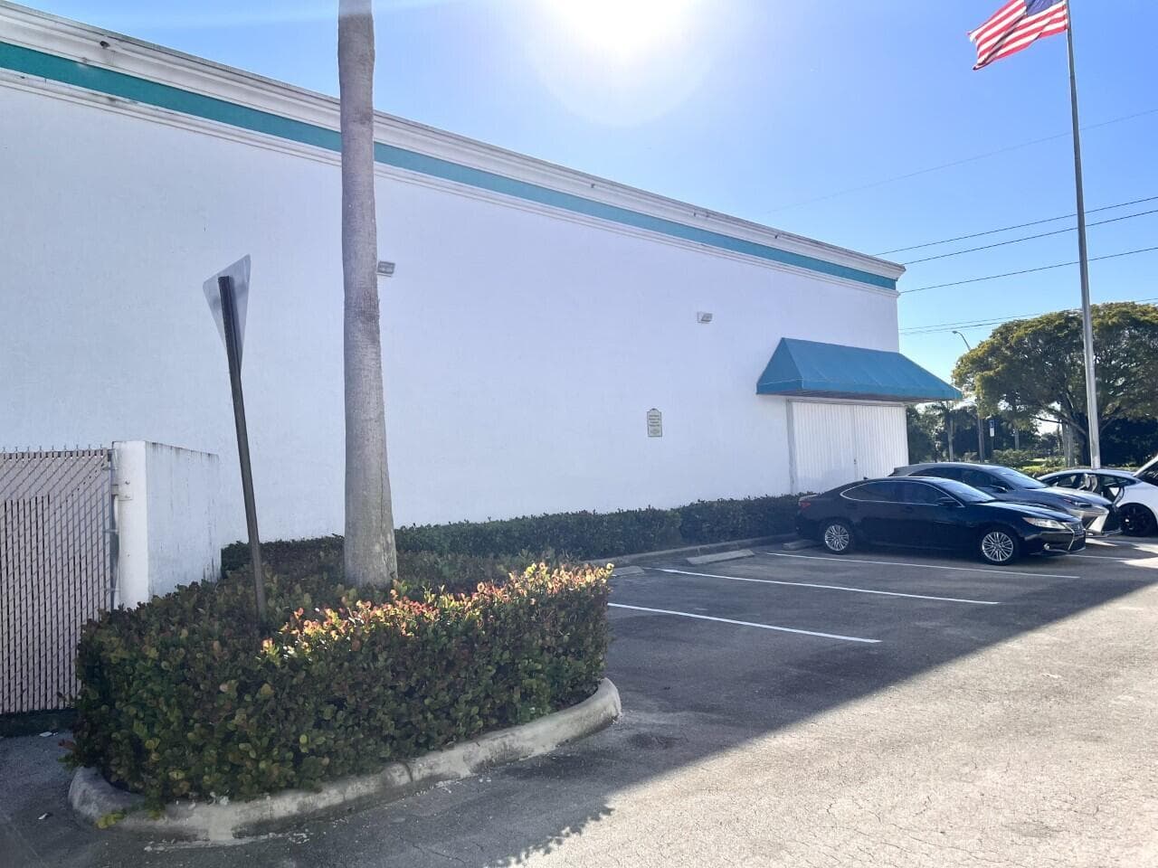 324 S Powerline Road, Deerfield Beach, FL 33442 — photo 6 of 10