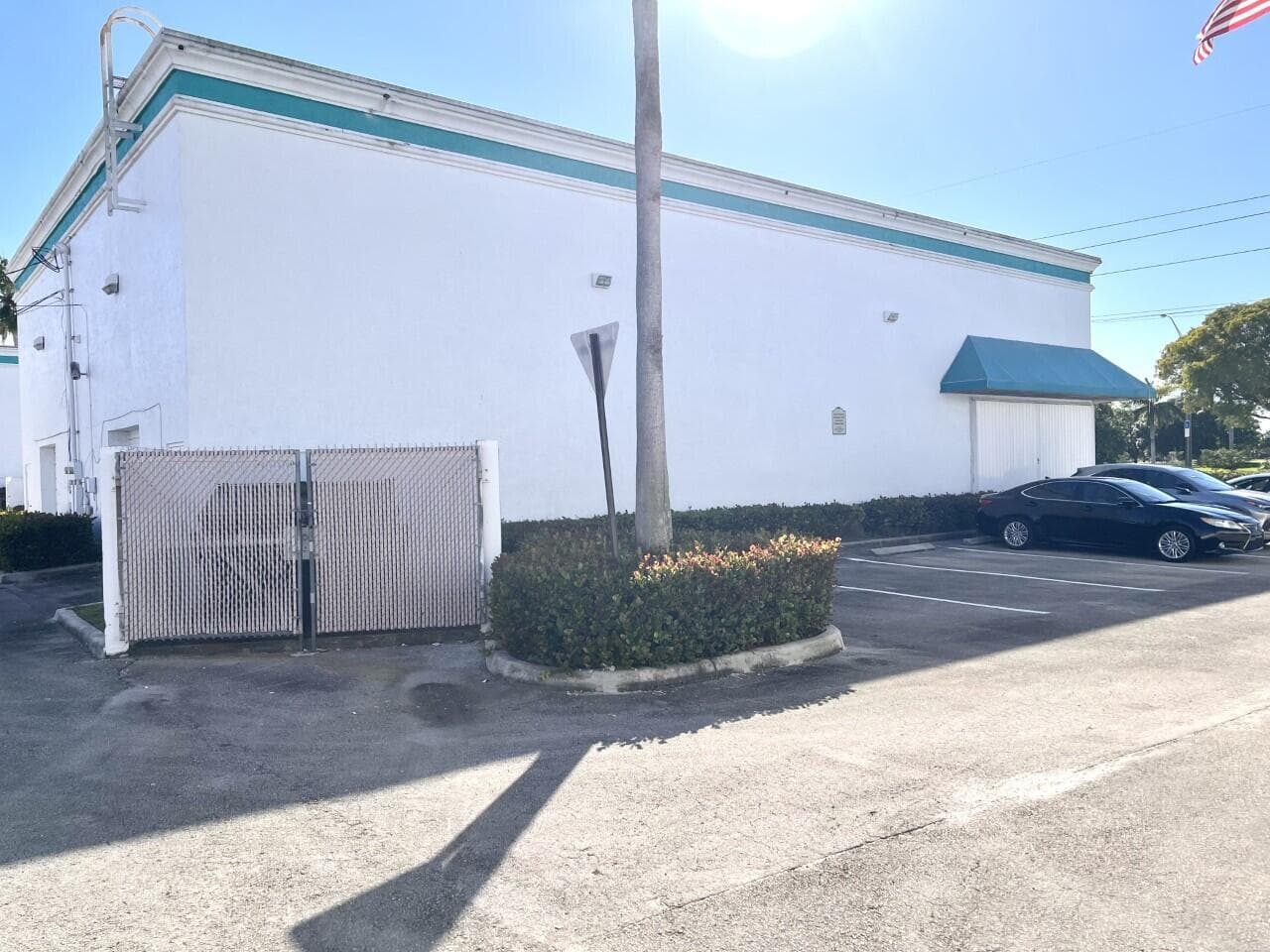 324 S Powerline Road, Deerfield Beach, FL 33442 — photo 7 of 10