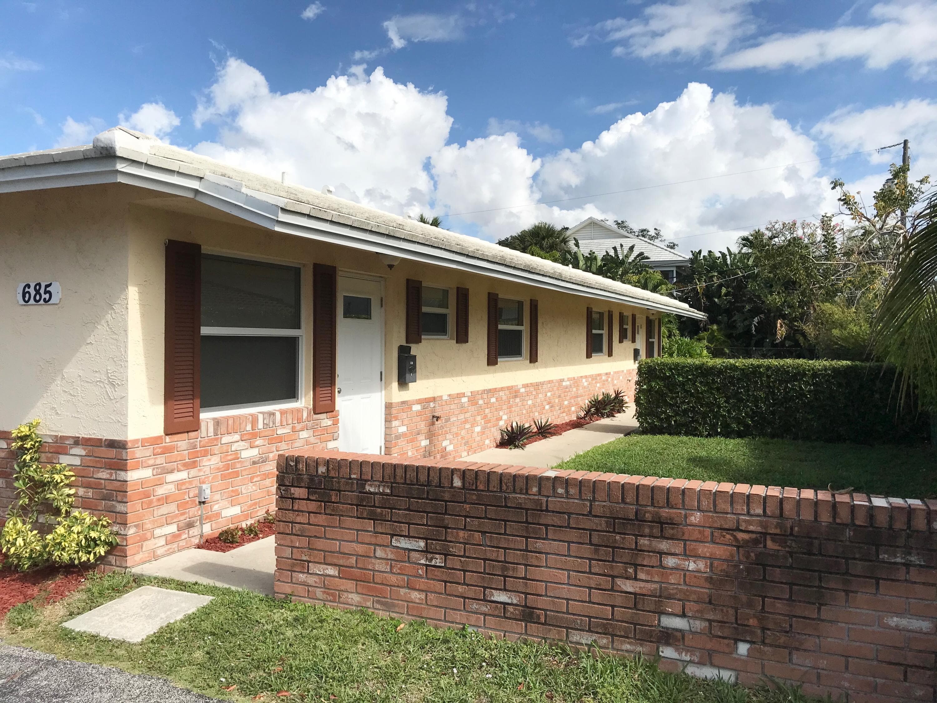 685 Glouchester Street S, Boca Raton, FL 33487 — photo 1 of 8
