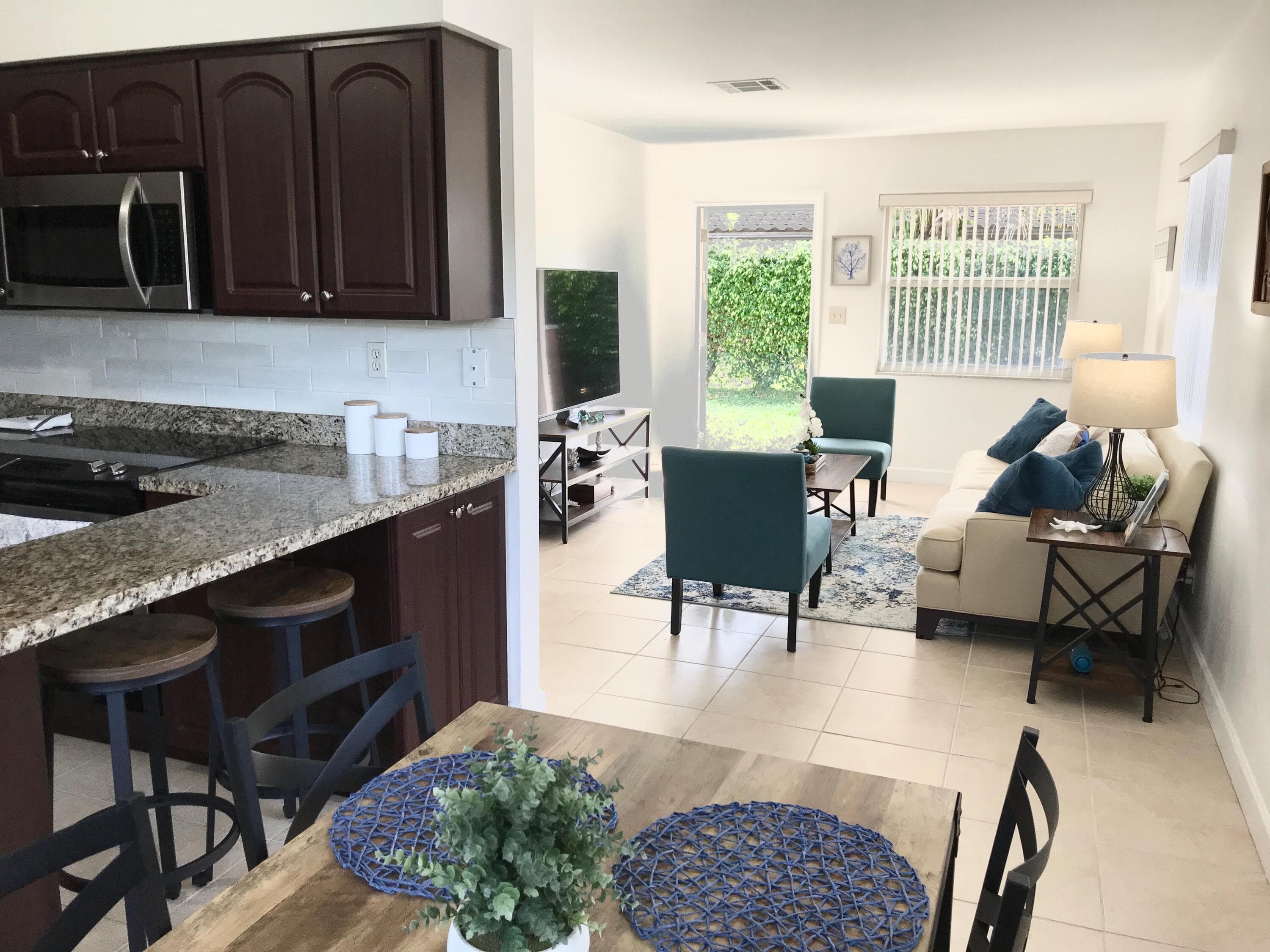 685 Glouchester Street S, Boca Raton, FL 33487 — photo 2 of 8