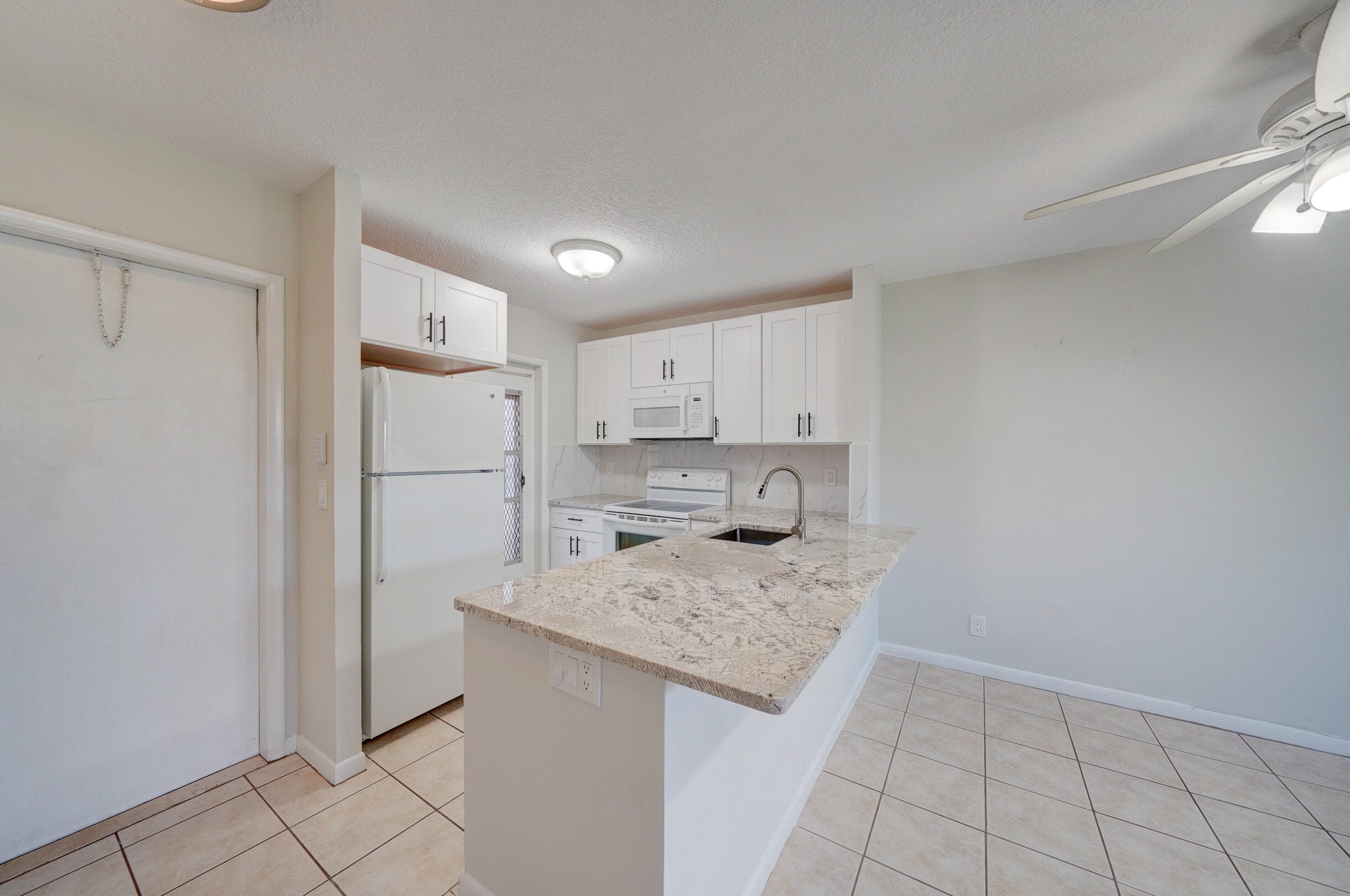 550 SE 2nd Avenue G27, Deerfield Beach, FL 33441 — photo 5 of 20