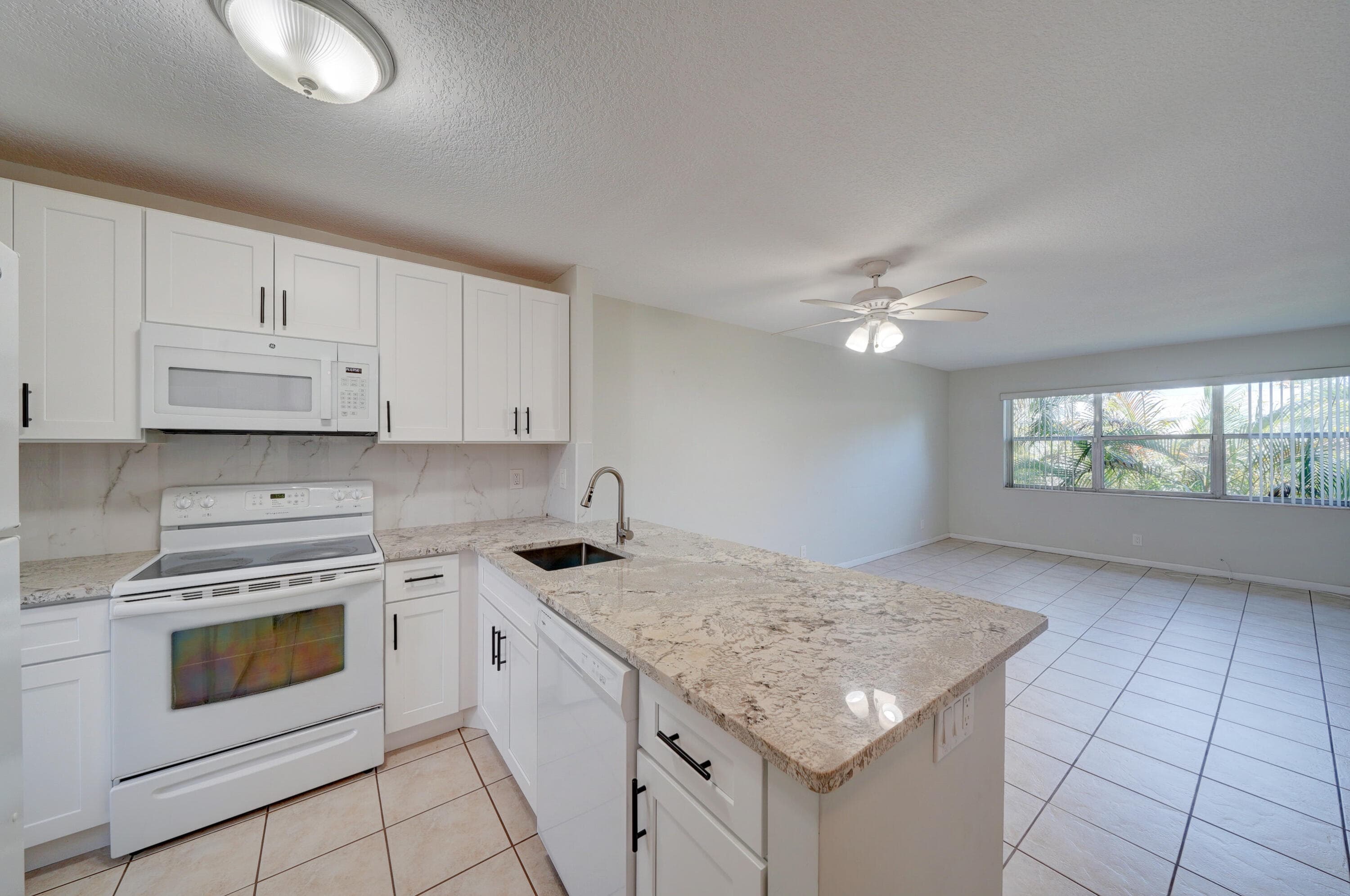 550 SE 2nd Avenue G27, Deerfield Beach, FL 33441 — photo 1 of 20