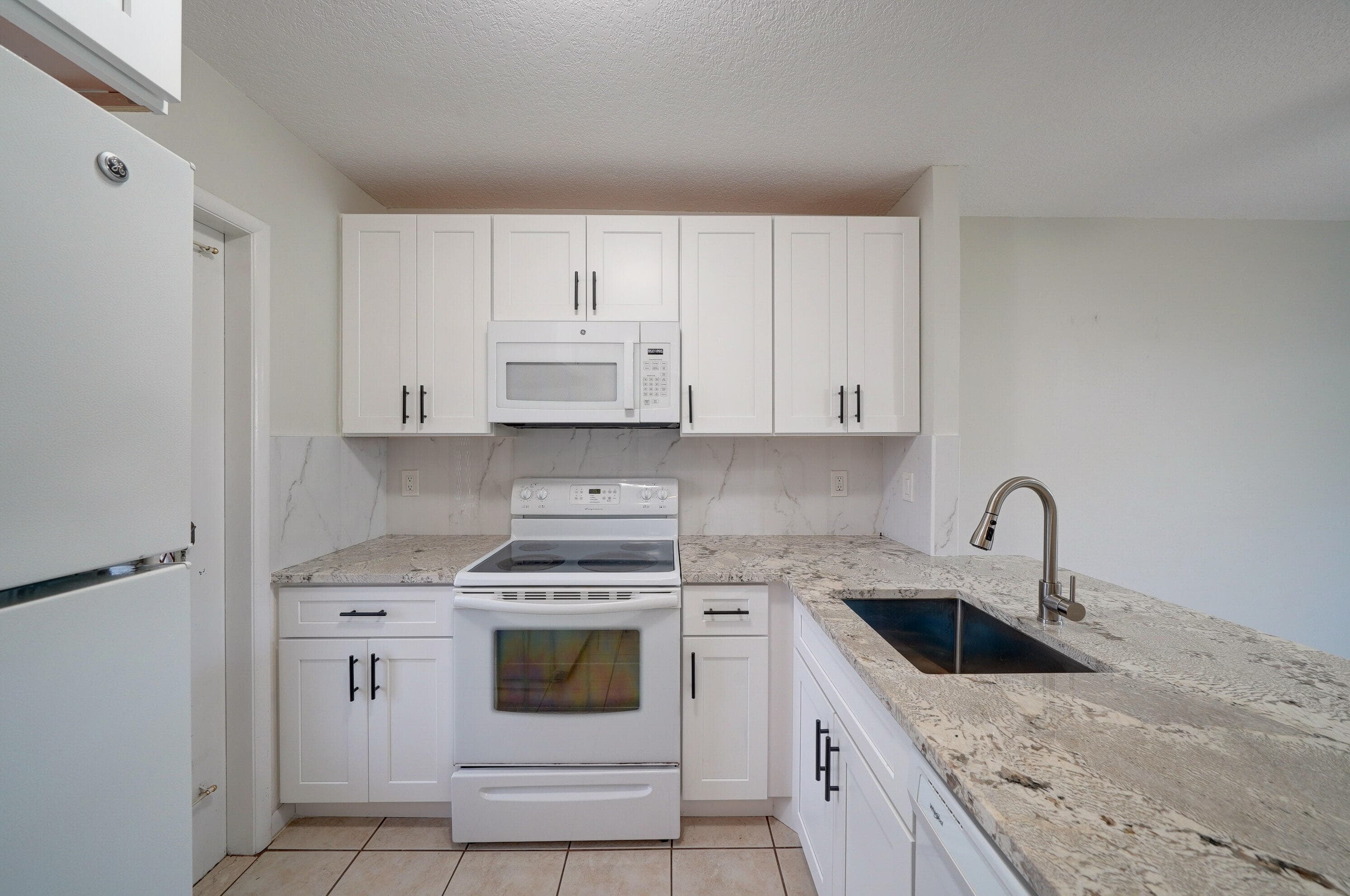550 SE 2nd Avenue G27, Deerfield Beach, FL 33441 — photo 6 of 20