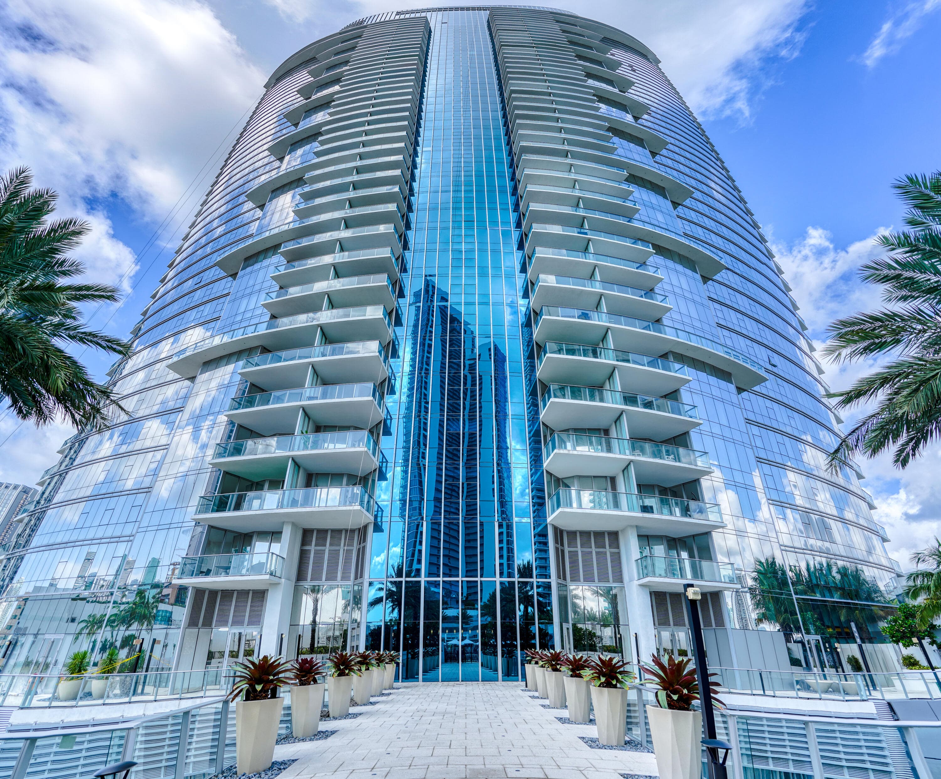 851 NE 1st Avenue 812, Miami, FL 33132 — photo 13 of 84