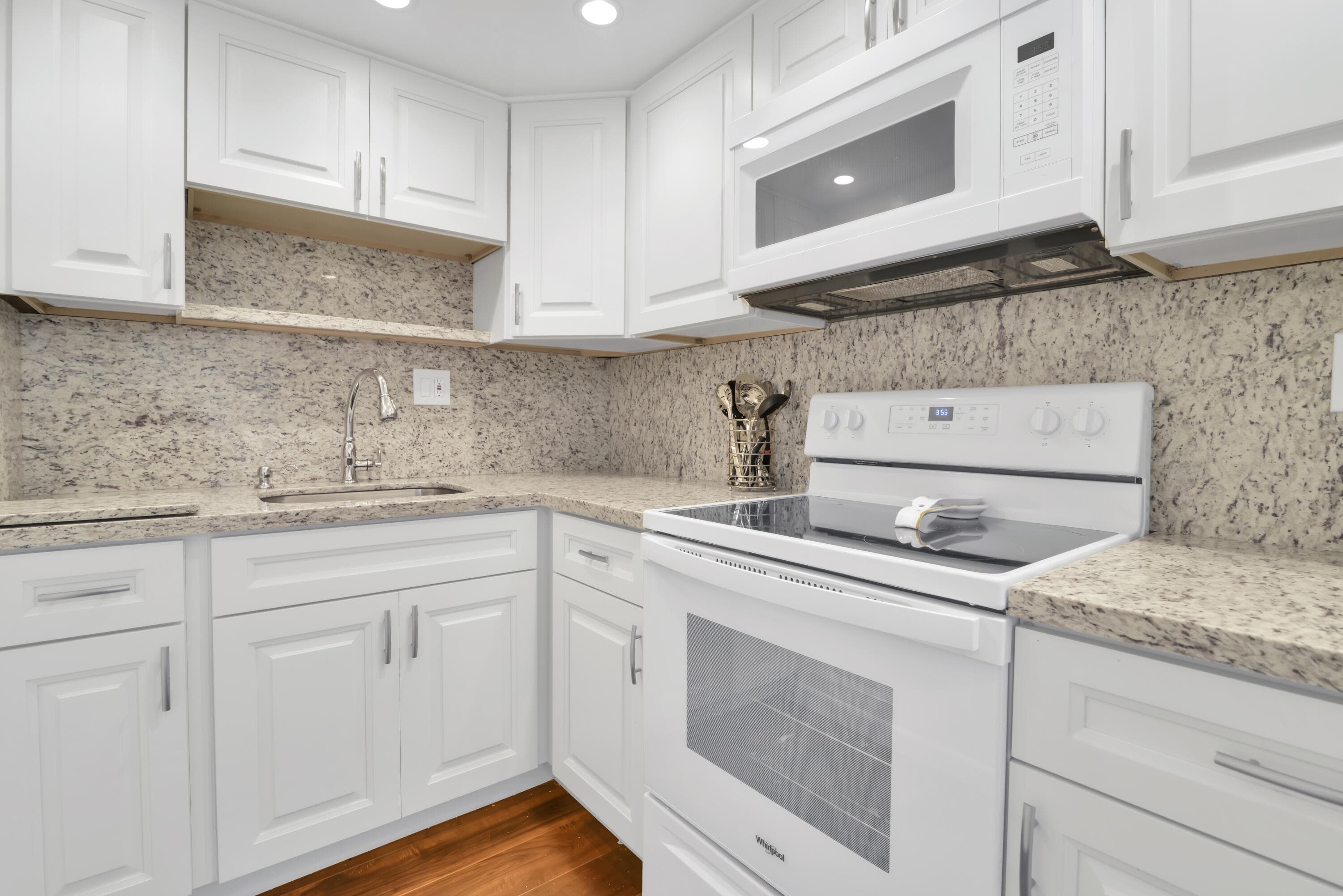 720 Orton Avenue 701, Fort Lauderdale, FL 33304 — photo 6 of 16