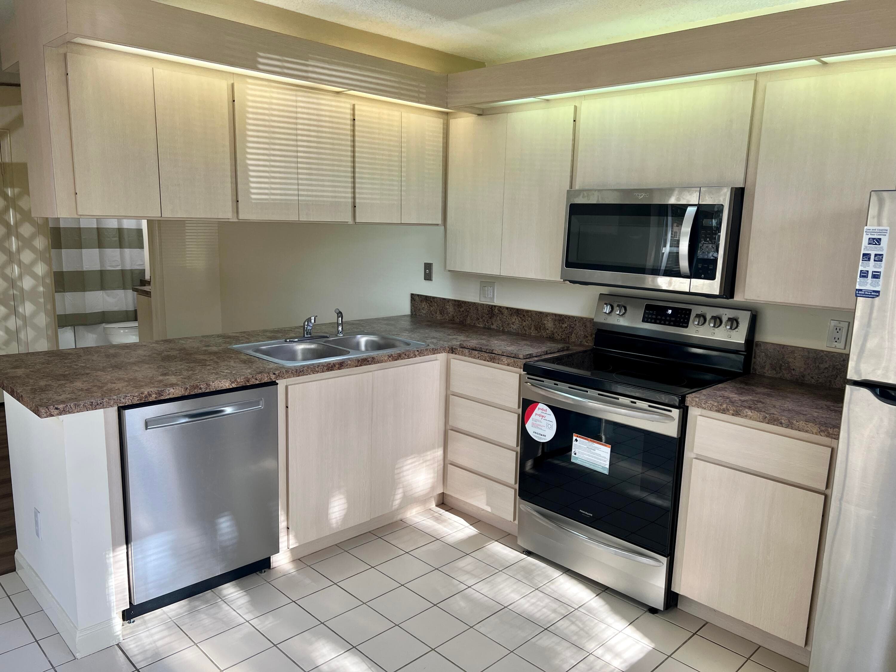3119 Kingston Court, West Palm Beach, FL 33409 — photo 8 of 23