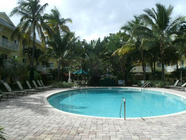 150 NE 15th Avenue 248, Fort Lauderdale, FL 33301 — photo 2 of 9