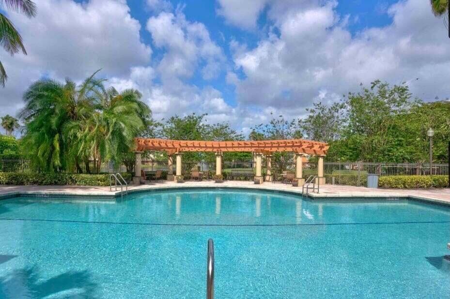 4171 N Haverhill Road W 1011, West Palm Beach, FL 33417 — photo 1 of 29
