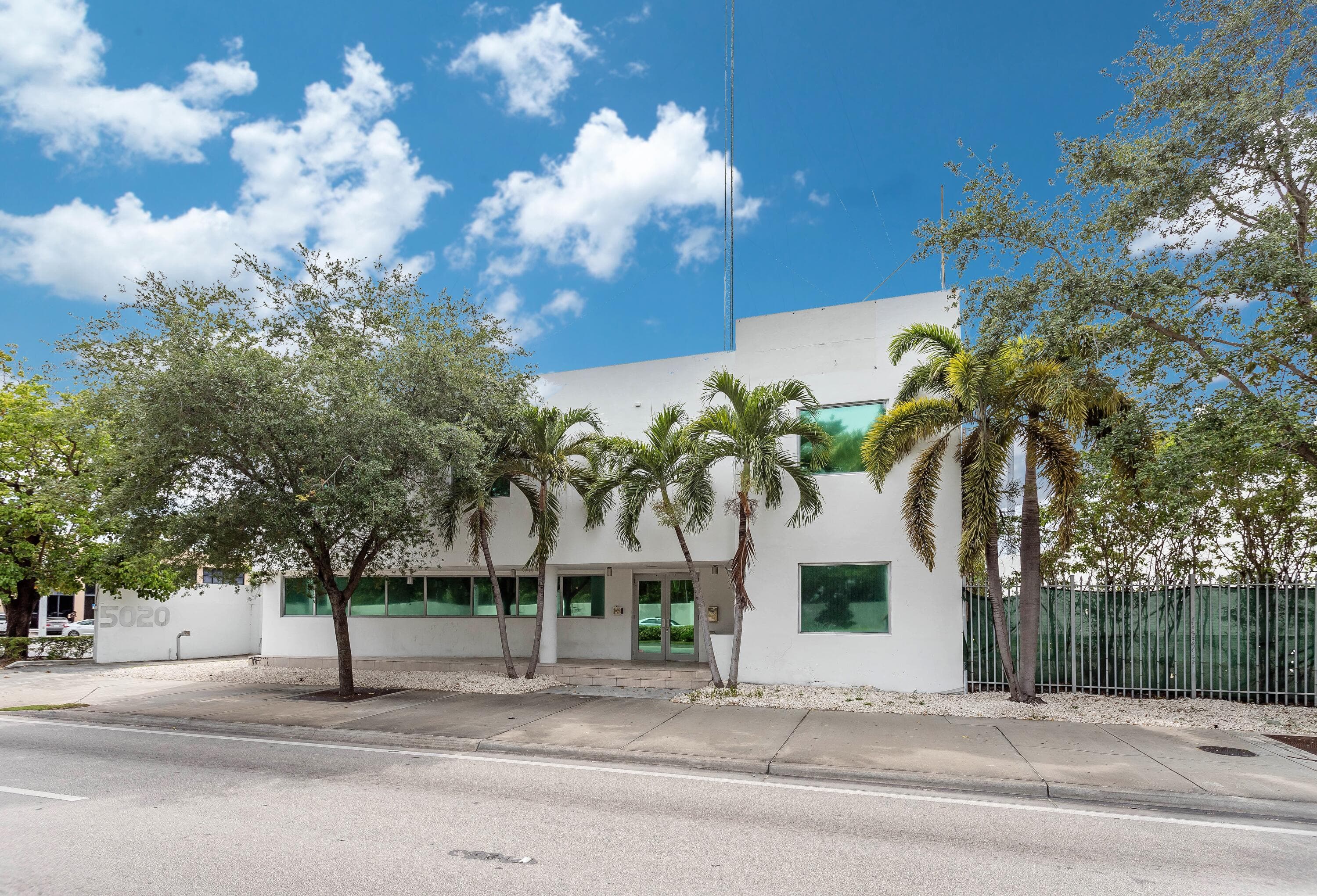 5020 Biscayne Boulevard, Miami, FL 33137 — photo 2 of 37