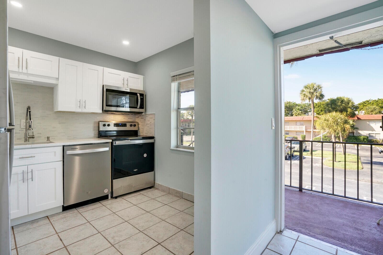 6 Abbey Lane 201, Delray Beach, FL 33446 — photo 4 of 23