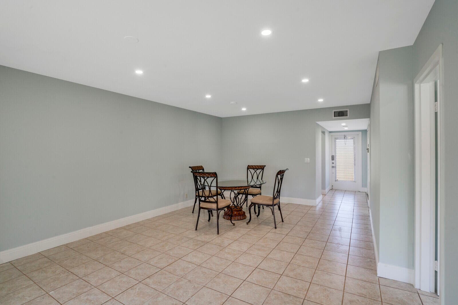 6 Abbey Lane 201, Delray Beach, FL 33446 — photo 10 of 23