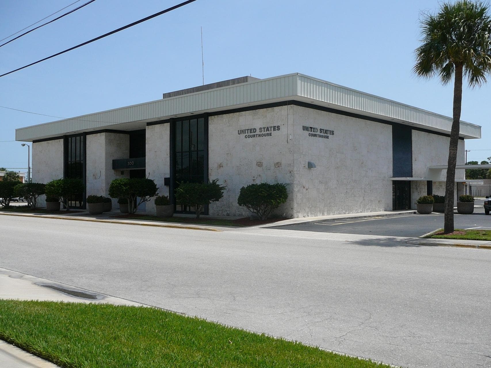300 S 6th Street, Fort Pierce, FL 34950 — photo 1 of 59