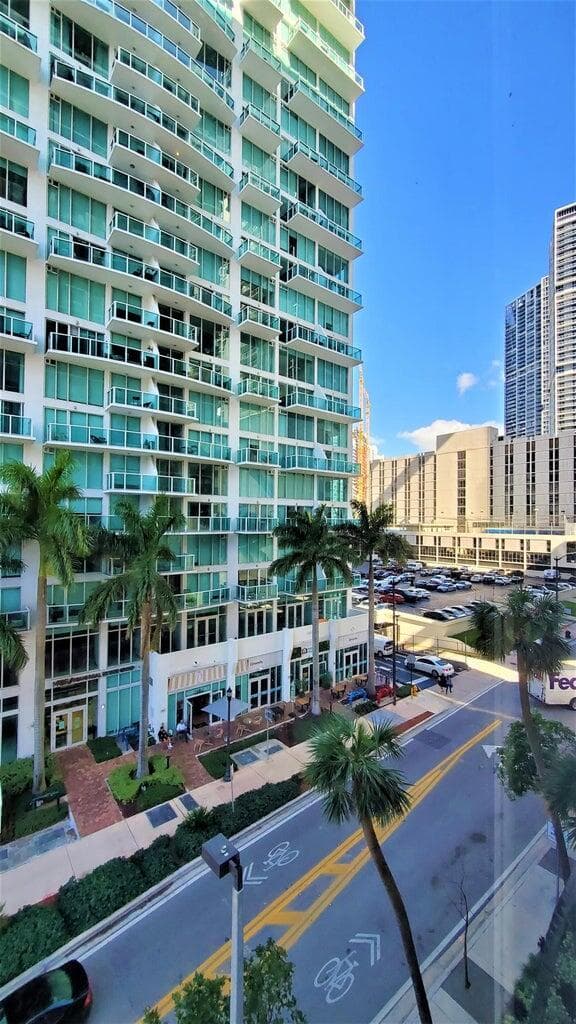 31 SE 6th Street 602, Miami, FL 33131 — photo 8 of 39