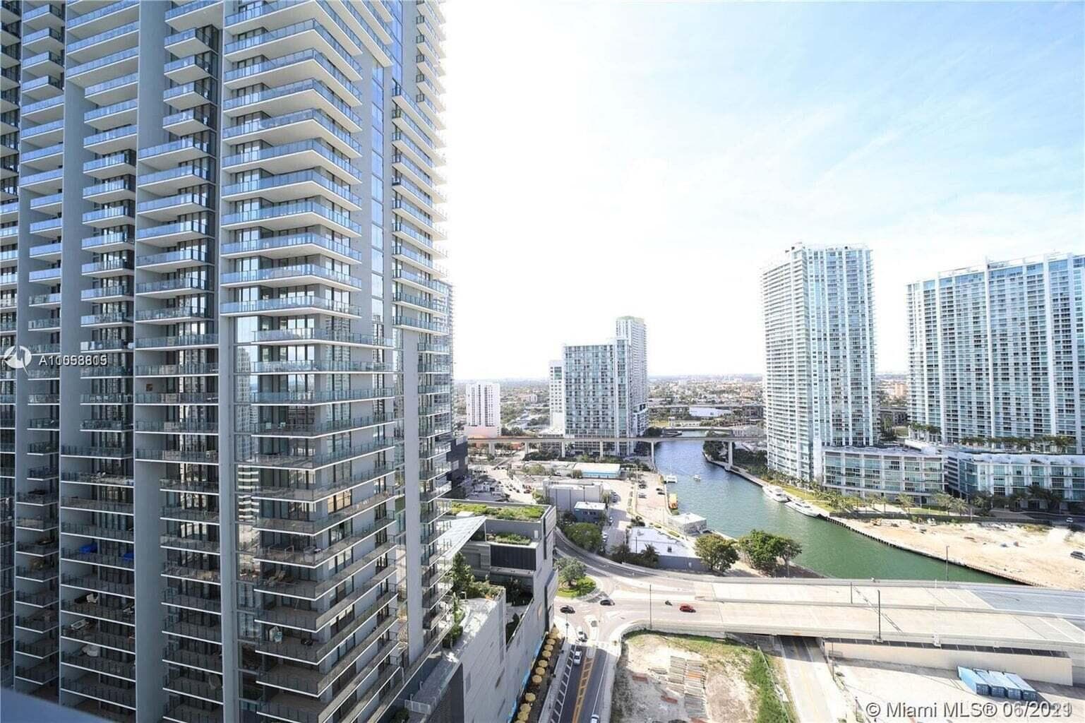 31 SE 6th Street 602, Miami, FL 33131 — photo 30 of 39