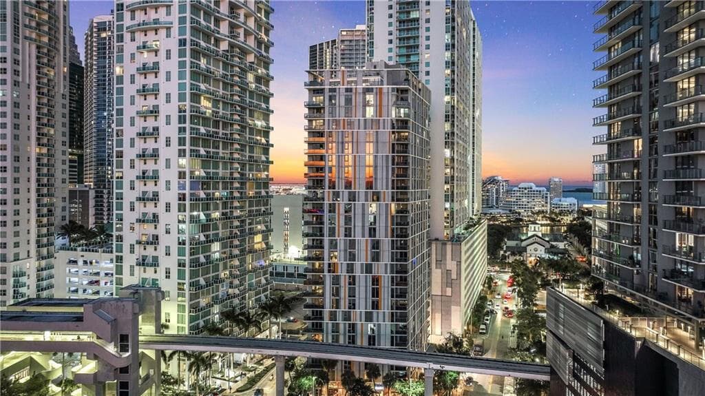 31 SE 6th Street 602, Miami, FL 33131 — photo 31 of 39