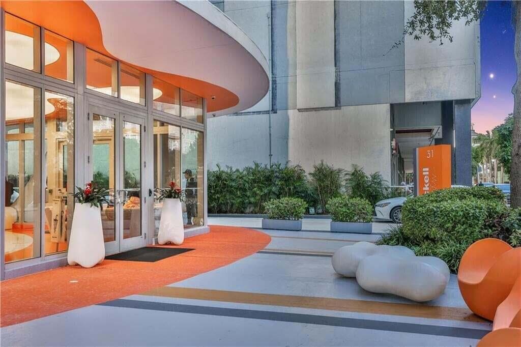 31 SE 6th Street 602, Miami, FL 33131 — photo 36 of 39