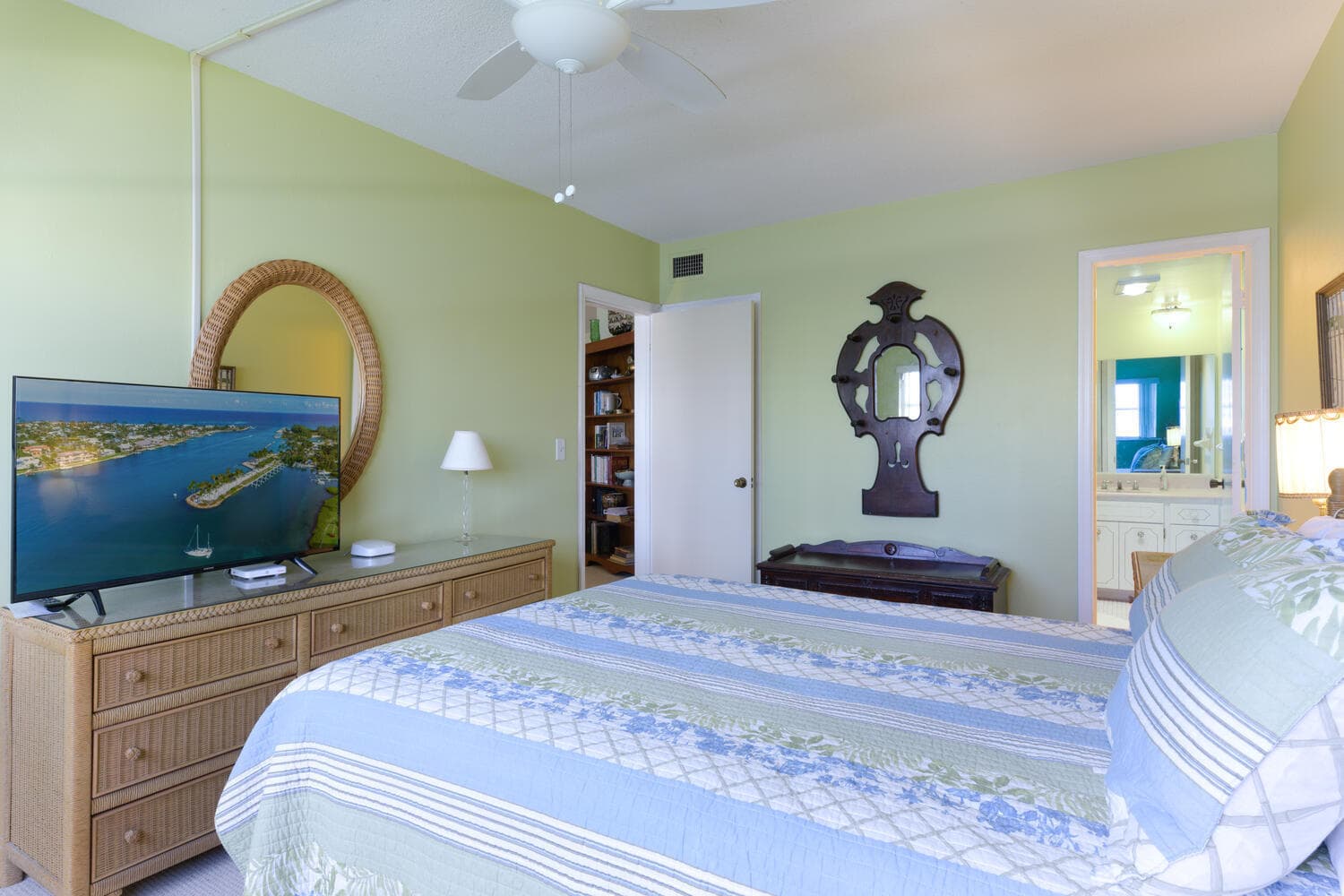 28 Yacht Club Drive 109, North Palm Beach, FL 33408 — photo 10 of 44