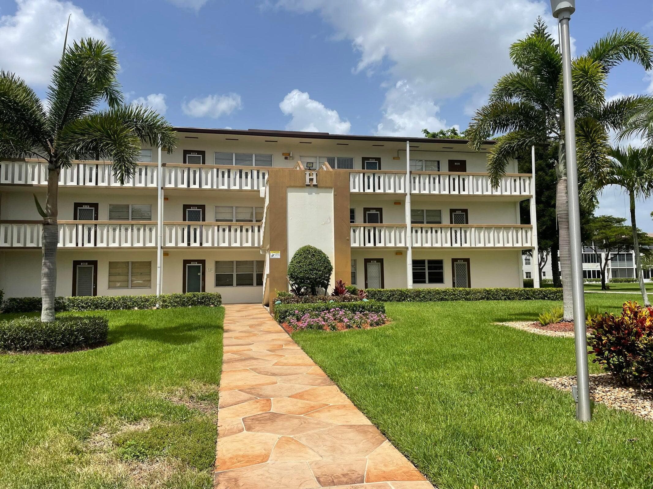 318 Mansfield H, Boca Raton, FL 33434 — photo 1 of 10