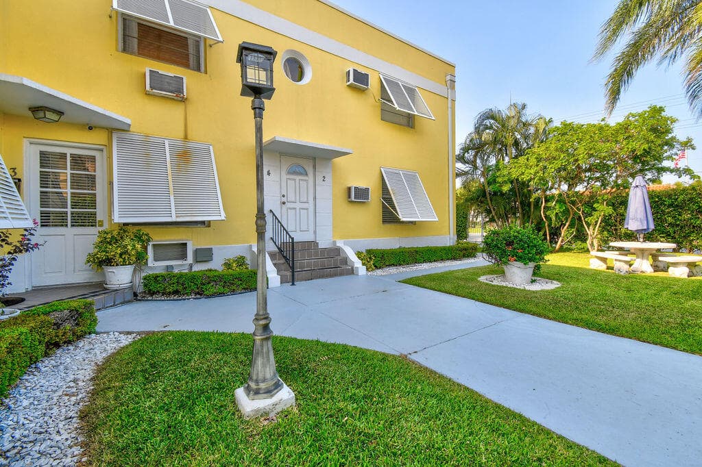 172 N County Road, Palm Beach, FL 33480 — photo 9 of 49