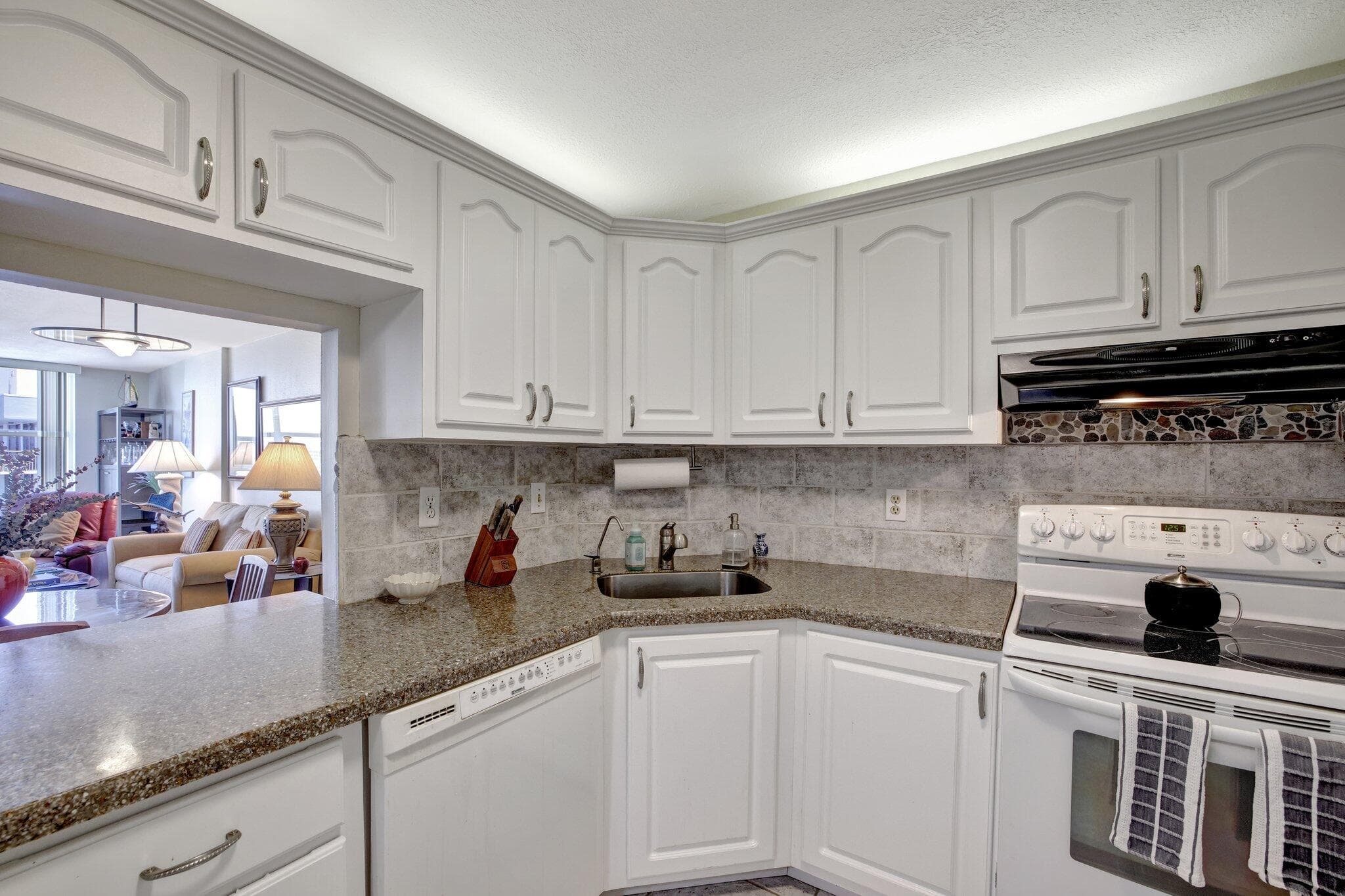 3015 N Ocean Boulevard 17b, Fort Lauderdale, FL 33308 — photo 12 of 46