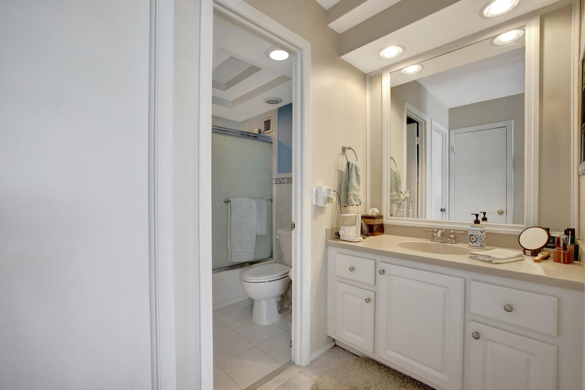 3015 N Ocean Boulevard 17b, Fort Lauderdale, FL 33308 — photo 15 of 46
