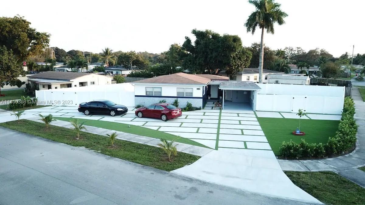 3240 SW 17th Street, Fort Lauderdale, FL 33312 — photo 1 of 10