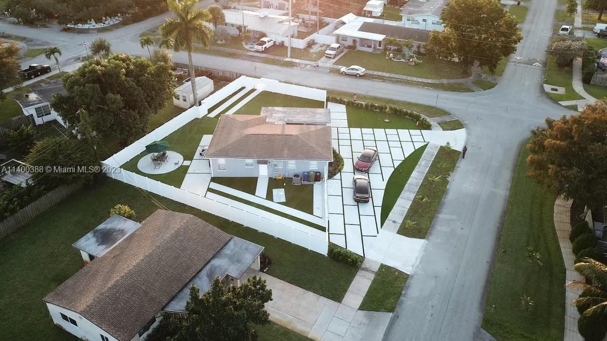 3240 SW 17th Street, Fort Lauderdale, FL 33312 — photo 2 of 10
