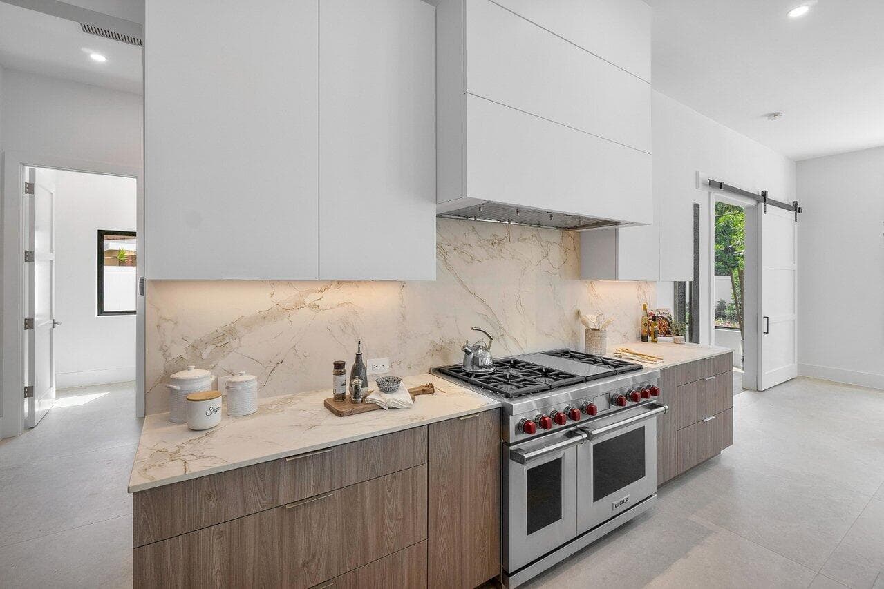 2737 NE 18th Street, Fort Lauderdale, FL 33305 — photo 5 of 38