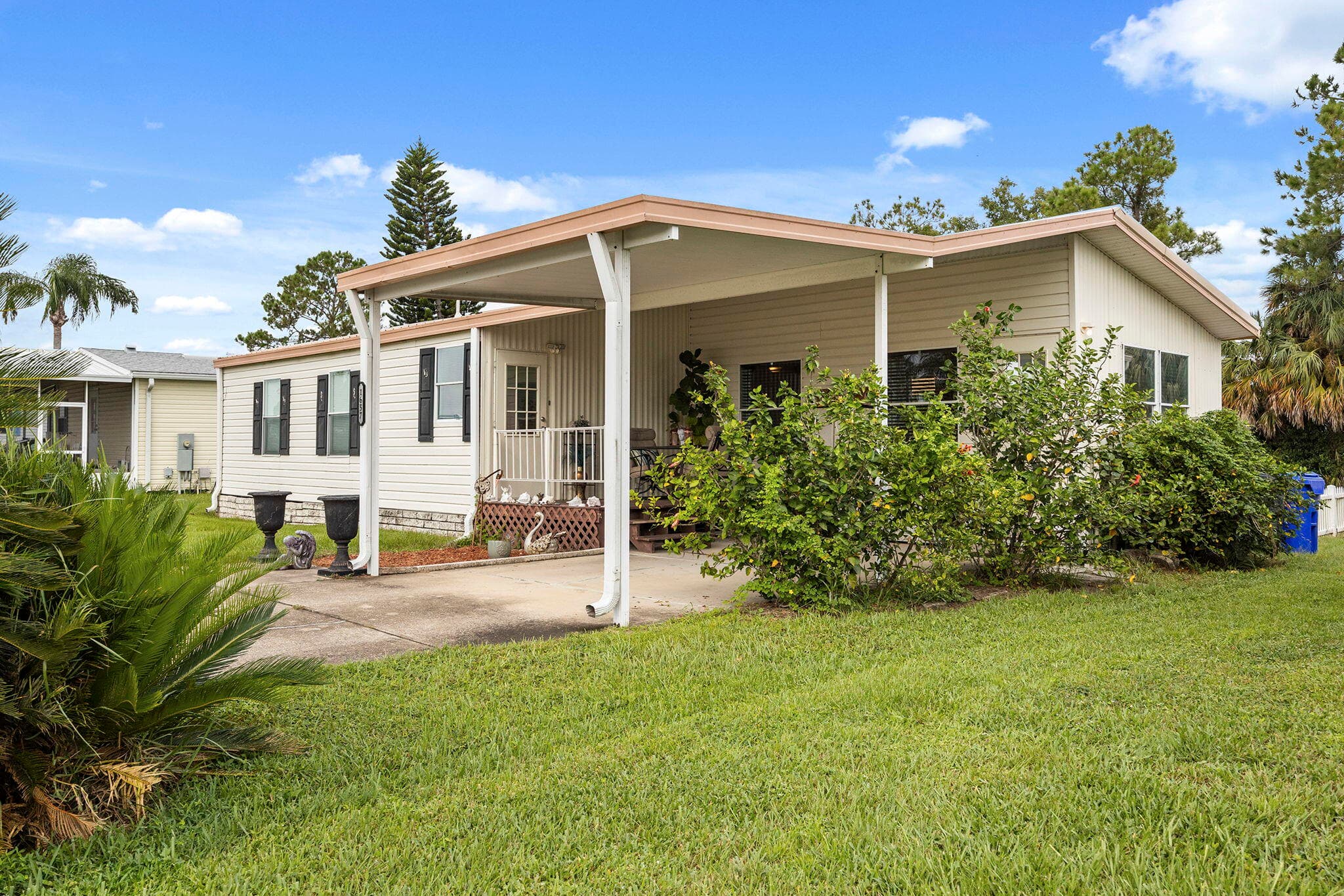 1657 Elkhart Circle, Tavares, FL 32778 — photo 1 of 27