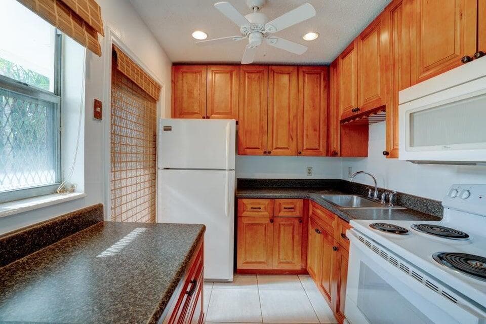 2111 NE 1st Court 203, Boynton Beach, FL 33435 — photo 5 of 22