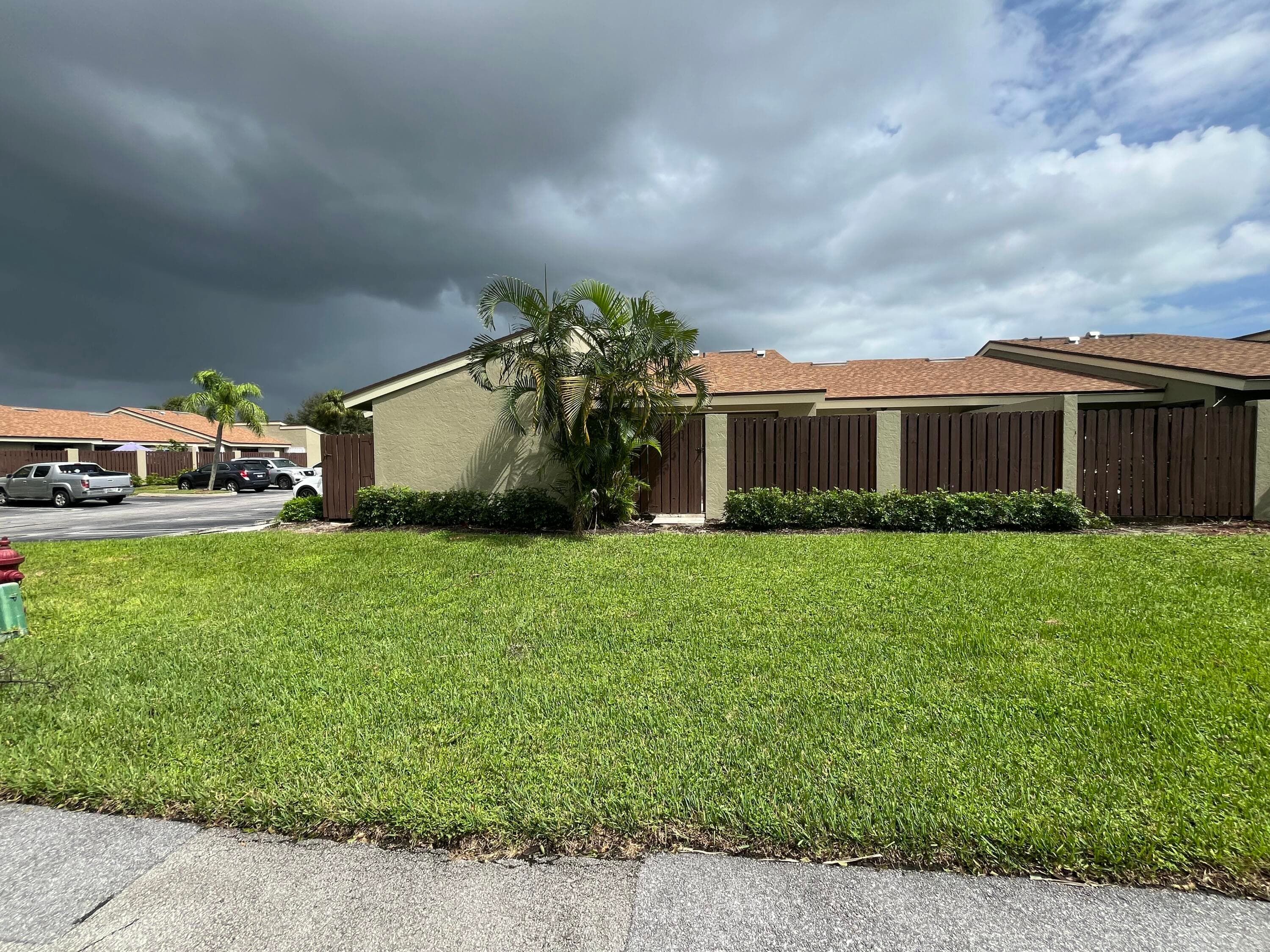 172 Meadows Drive, Boynton Beach, FL 33436 — photo 2 of 15