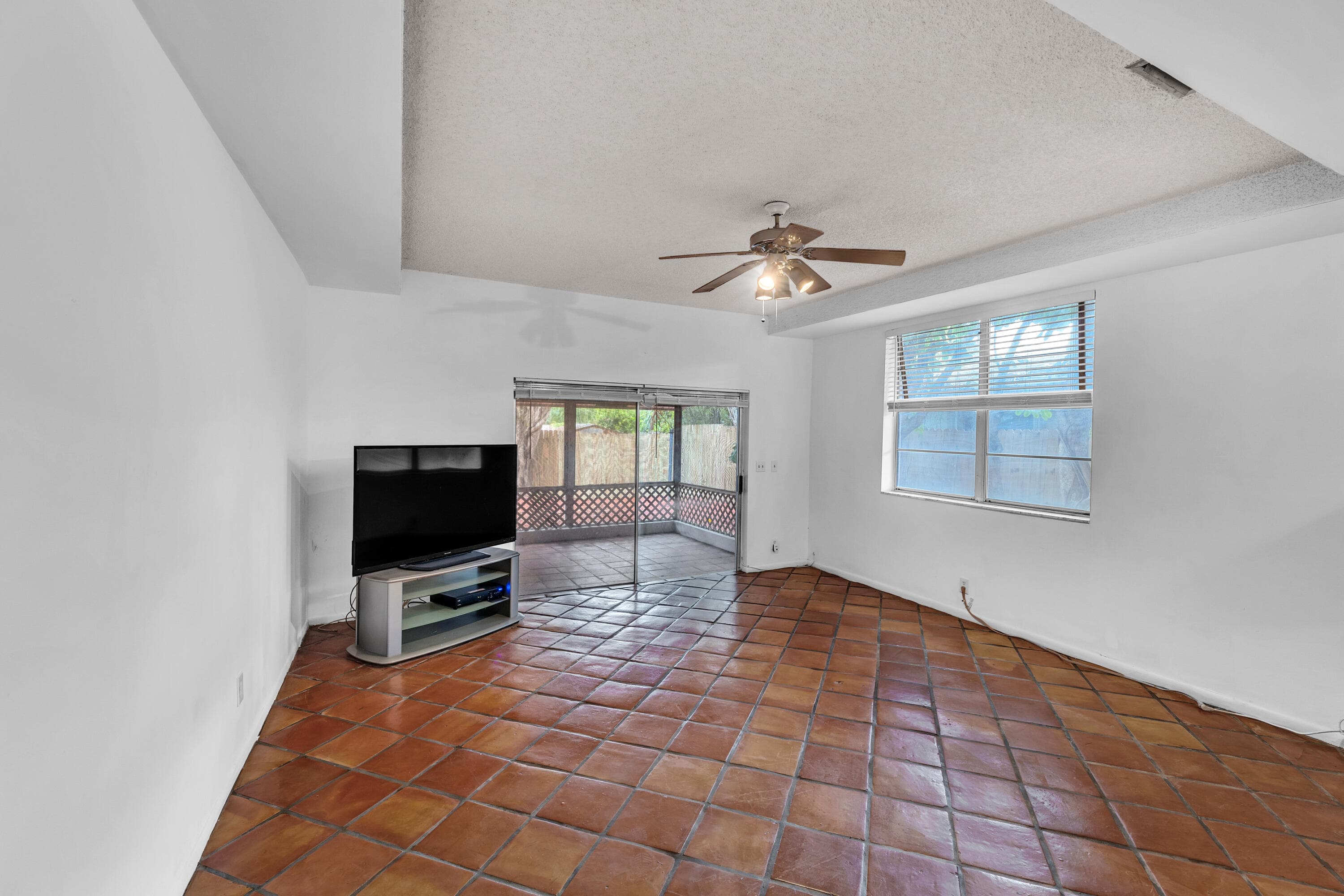1912 NE 6th Street, Deerfield Beach, FL 33441 — photo 9 of 38
