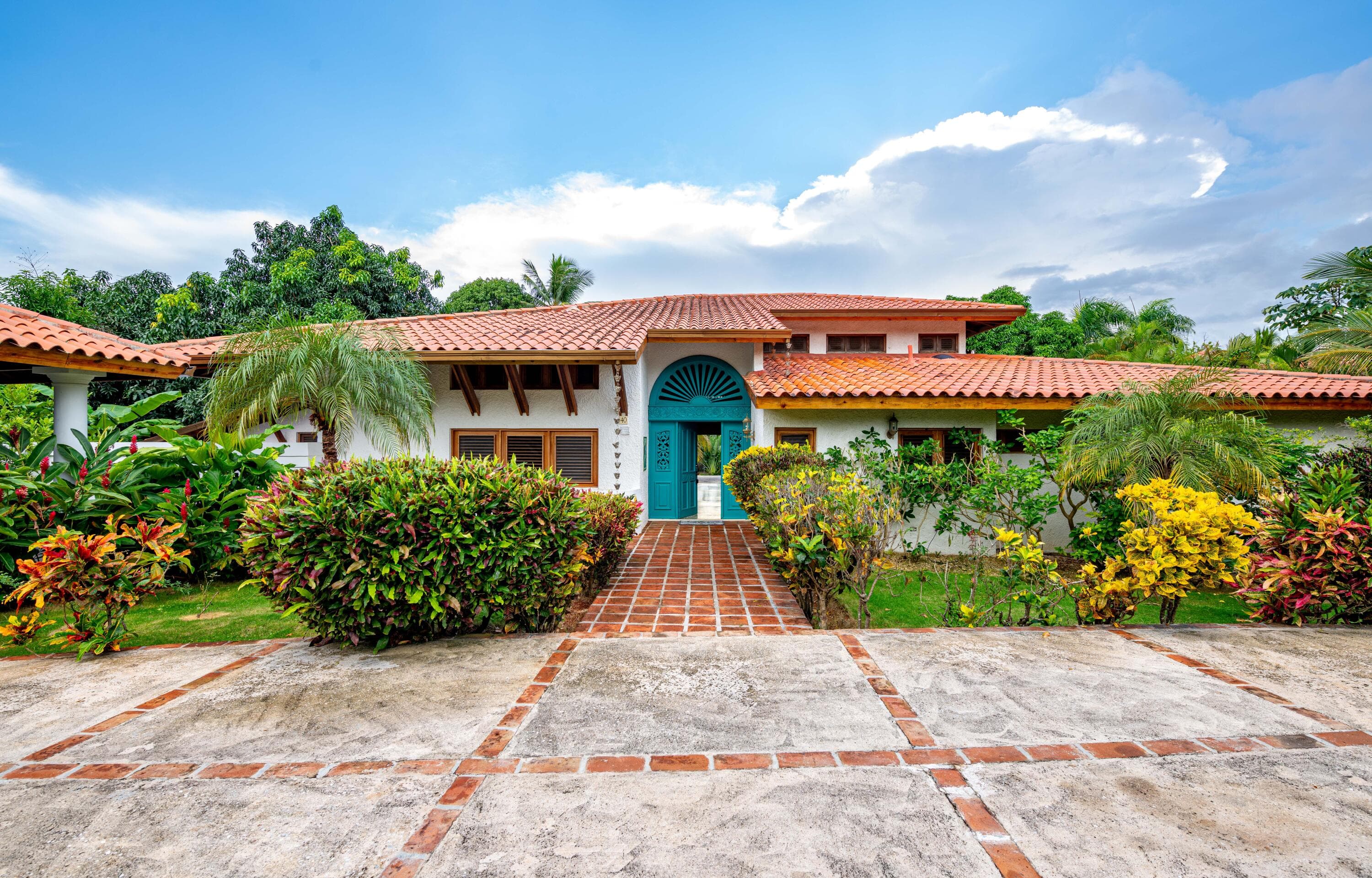 40 Cajuiles — photo 1 of 27