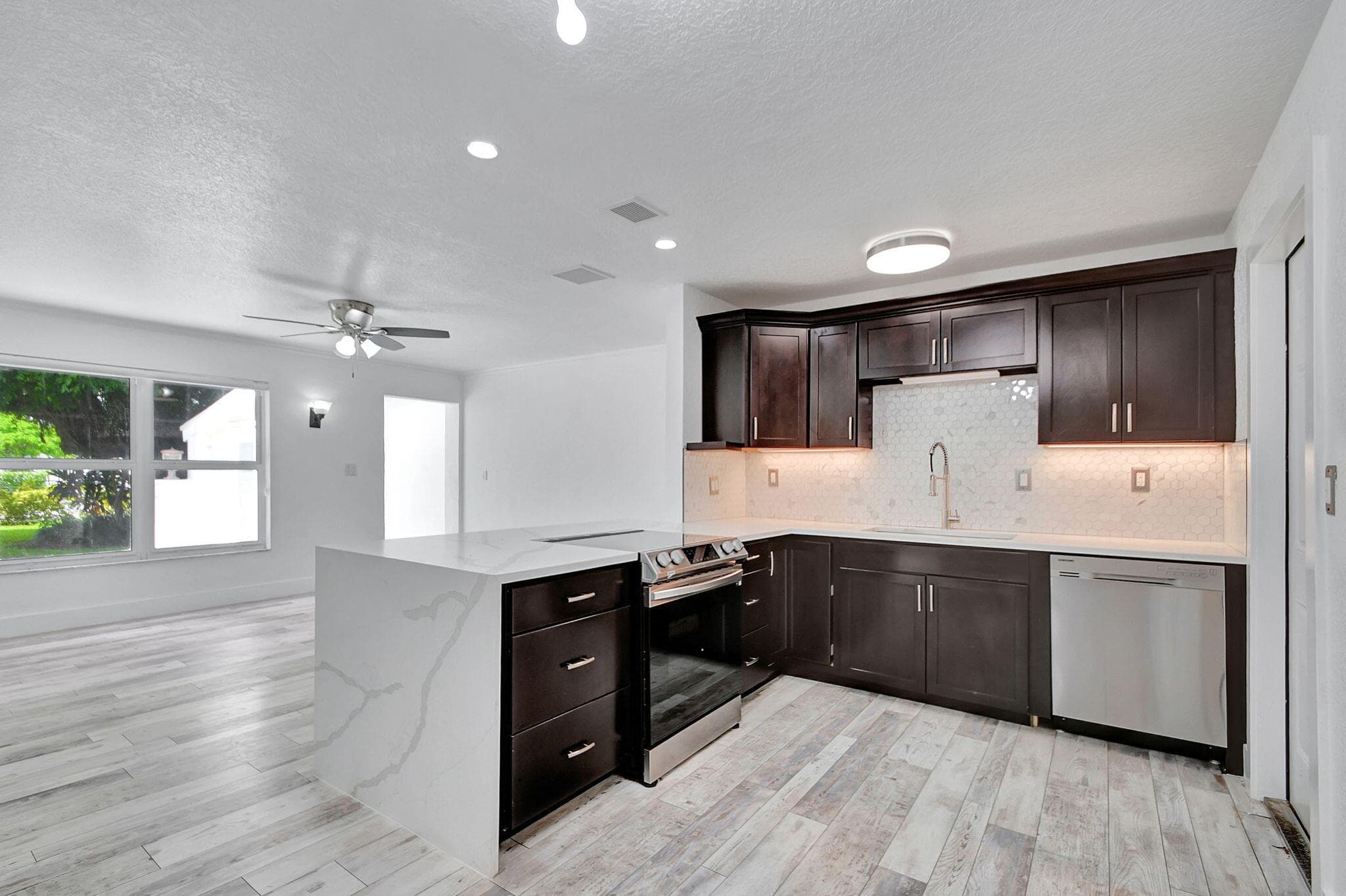 2478 Kentucky Street, West Palm Beach, FL 33406 — photo 13 of 65