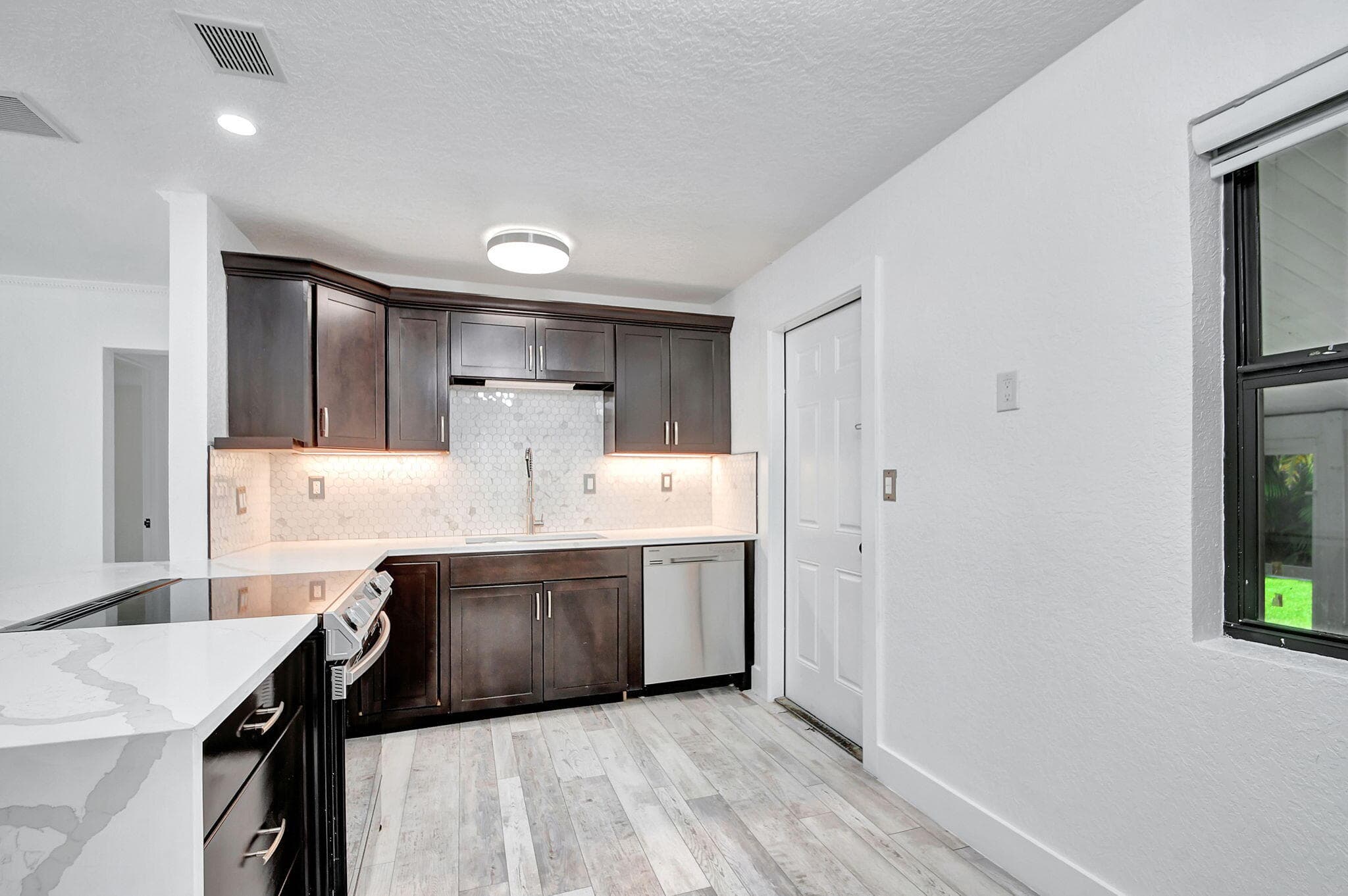 2478 Kentucky Street, West Palm Beach, FL 33406 — photo 12 of 65