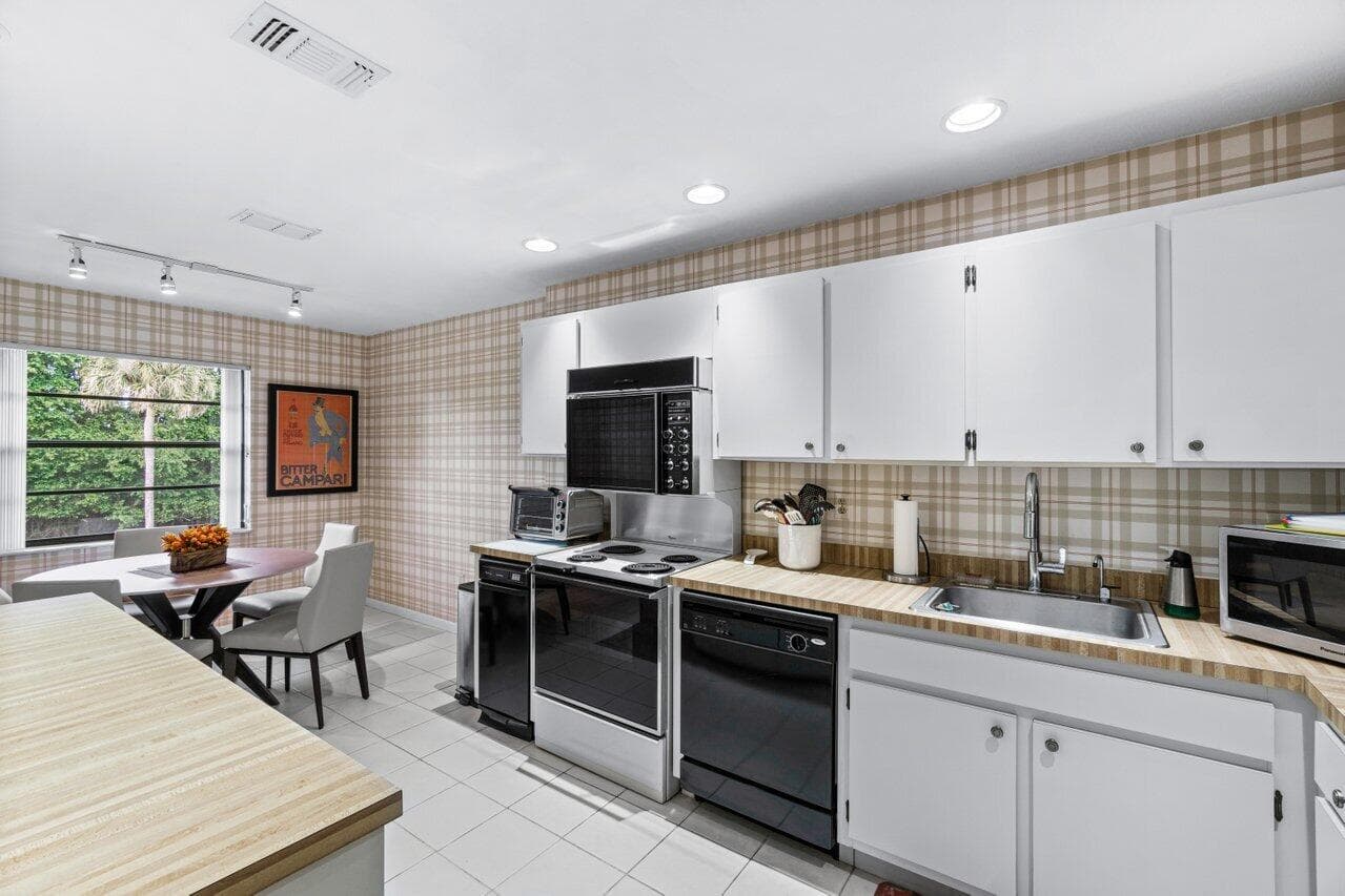 20 Westgate Lane B, Boynton Beach, FL 33436 — photo 14 of 46