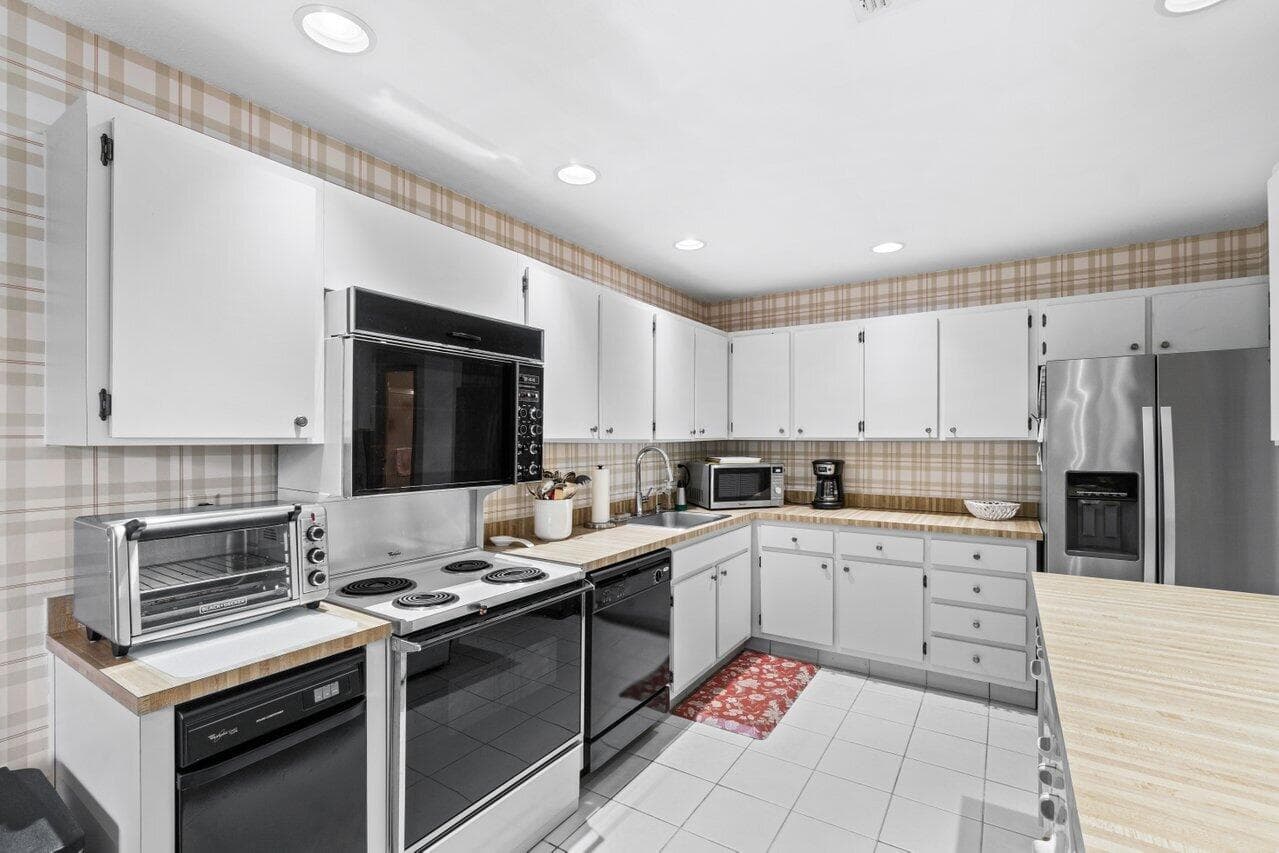 20 Westgate Lane B, Boynton Beach, FL 33436 — photo 17 of 46