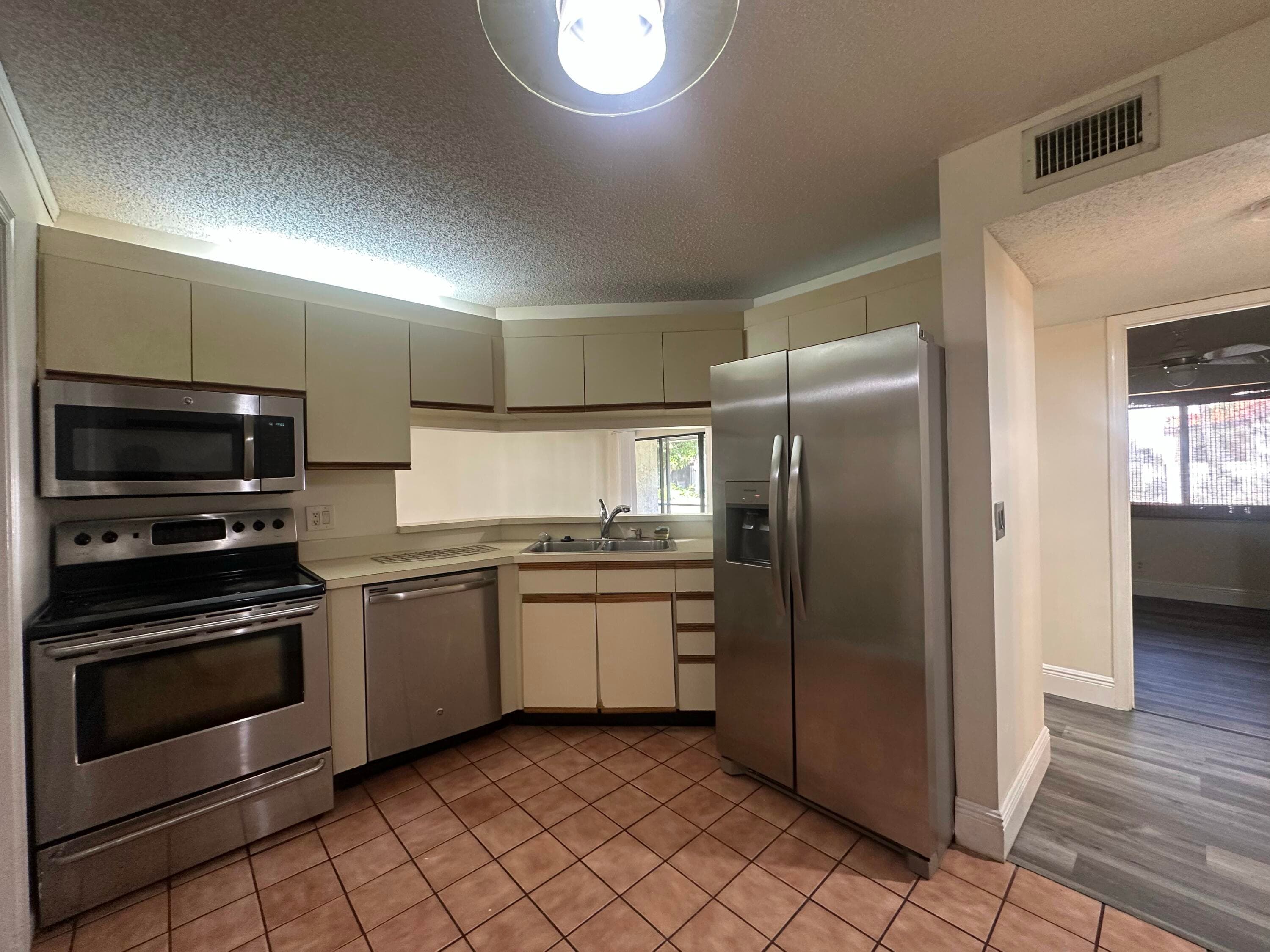 8 Via De Casas Sur 103, Boynton Beach, FL 33426 — photo 1 of 24