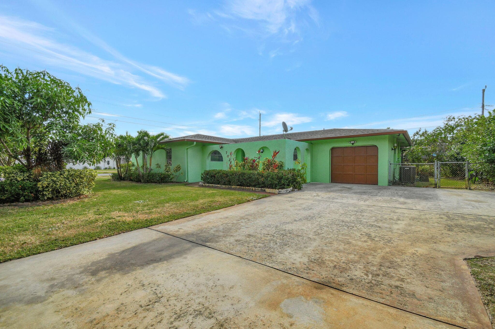702 SW 23rd Terrace, Boynton Beach, FL 33435 — photo 2 of 26
