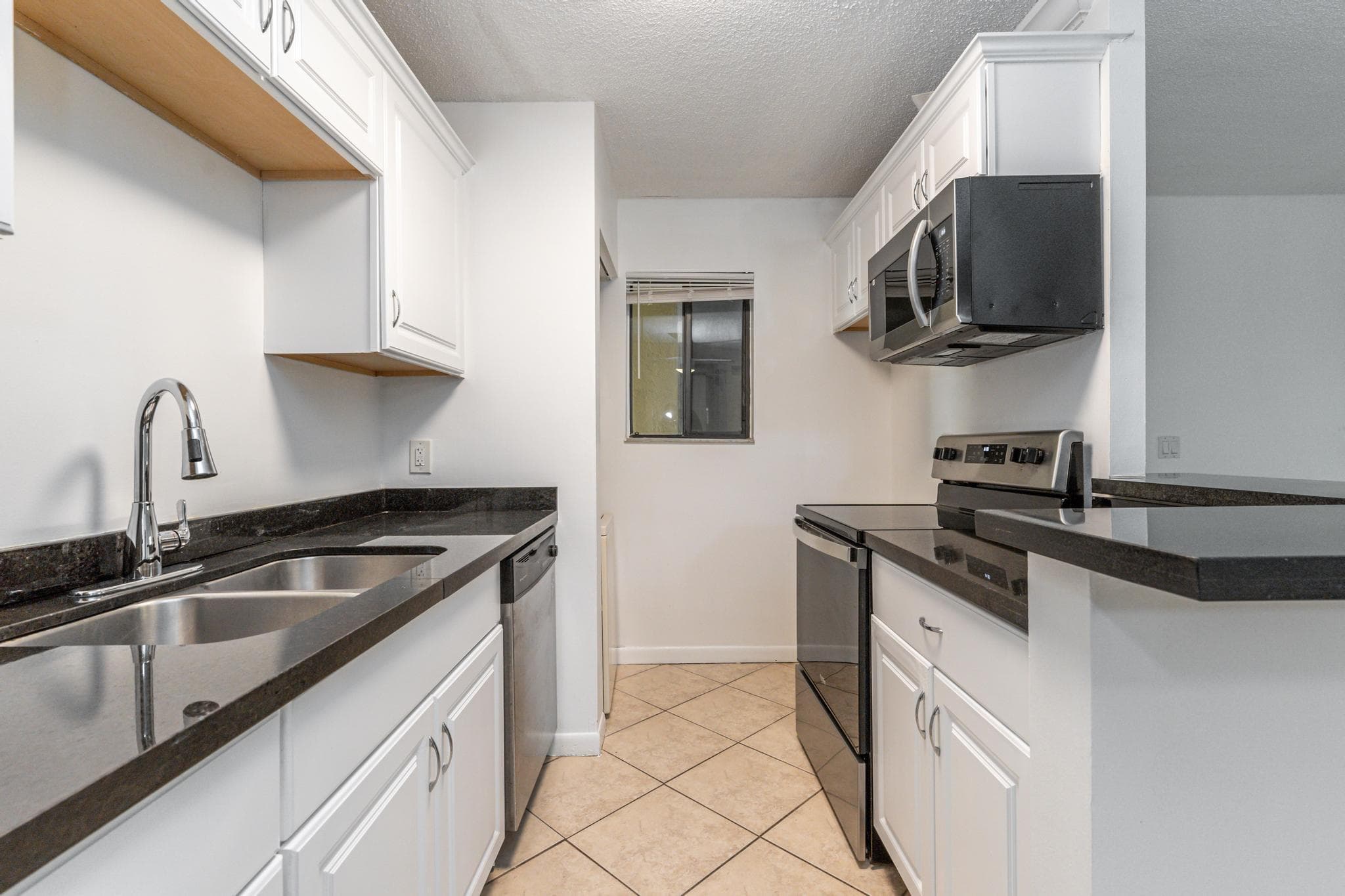567 Trace Cir Circle, Deerfield Beach, FL 33441 — photo 7 of 10