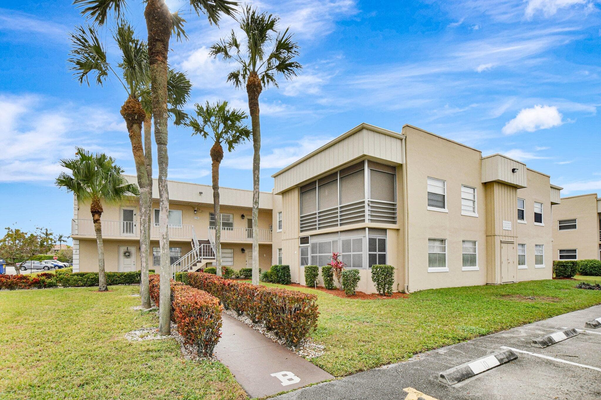 78 Burgundy B, Delray Beach, FL 33484 — photo 1 of 25