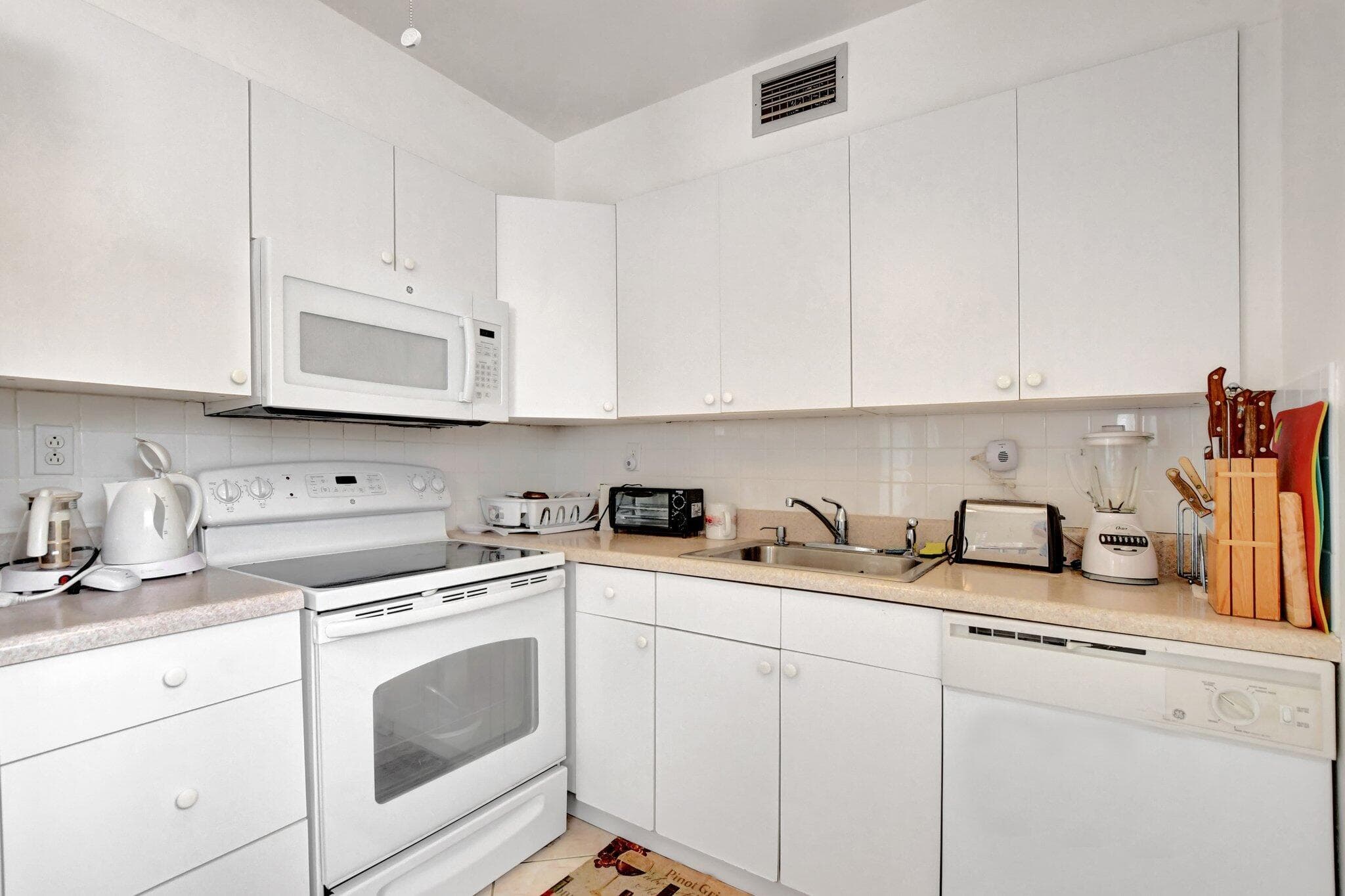 78 Burgundy B, Delray Beach, FL 33484 — photo 9 of 25
