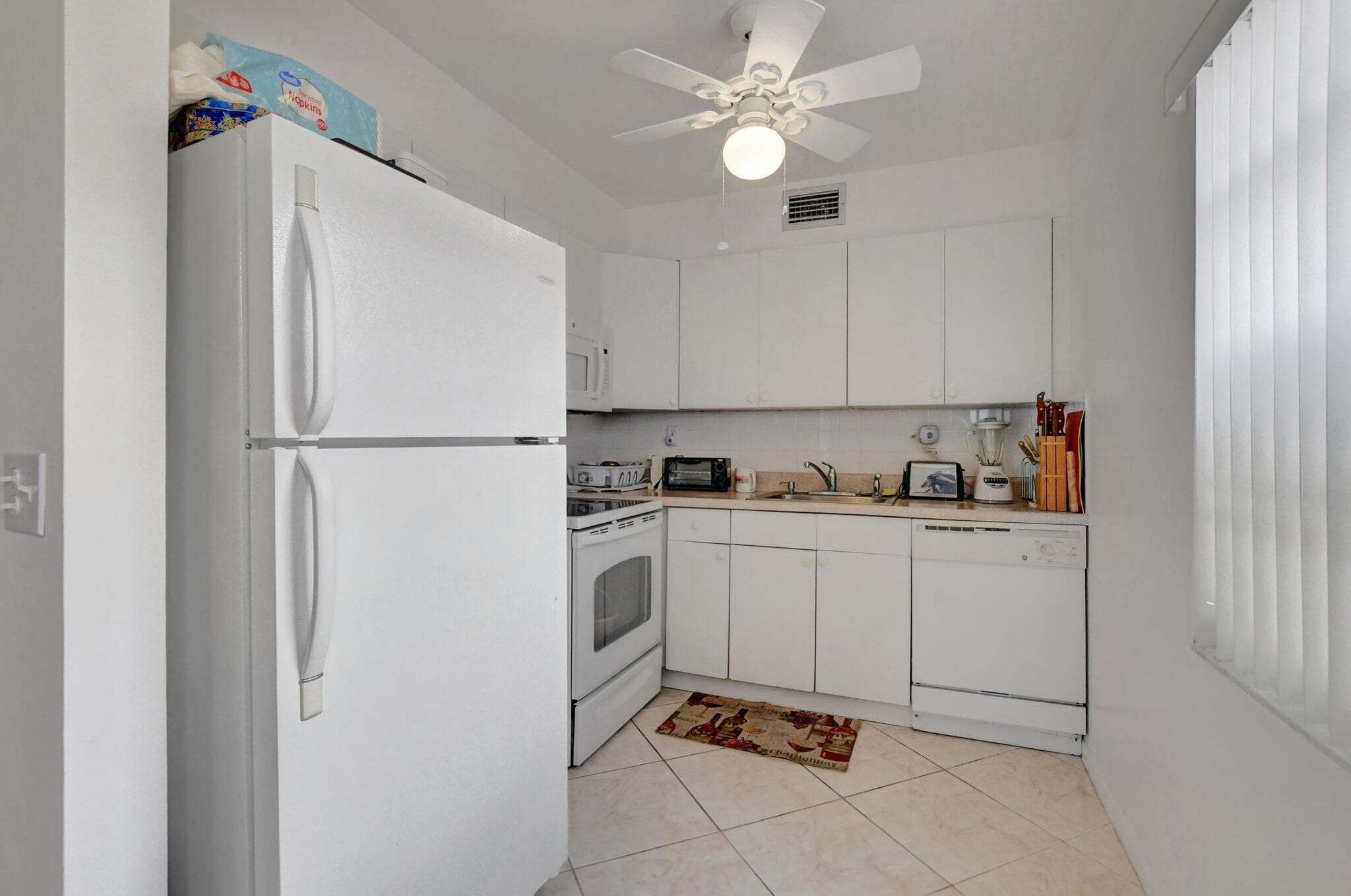 78 Burgundy B, Delray Beach, FL 33484 — photo 10 of 25