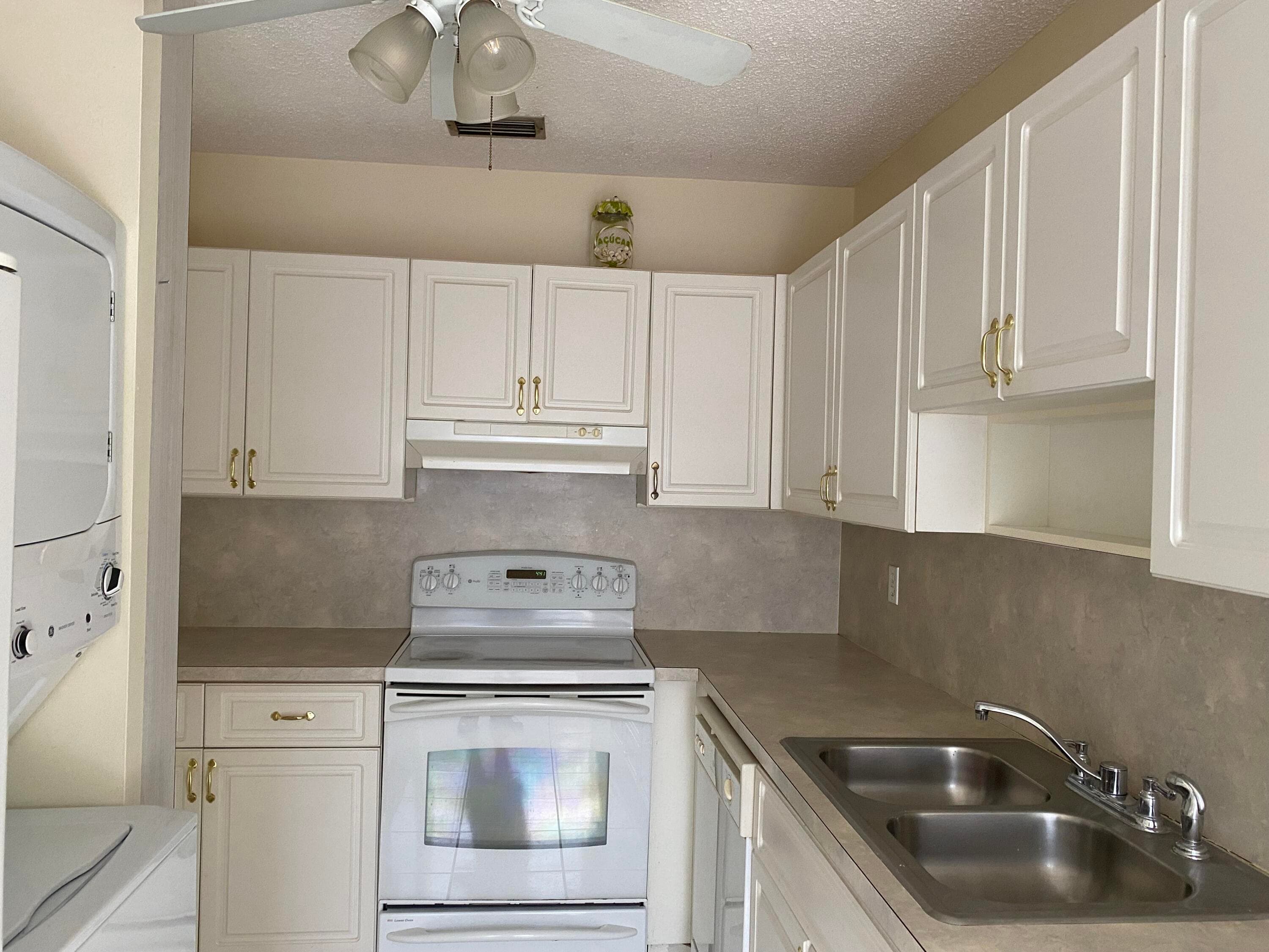 8665 Chevy Chase Drive 113, Boca Raton, FL 33433 — photo 6 of 42