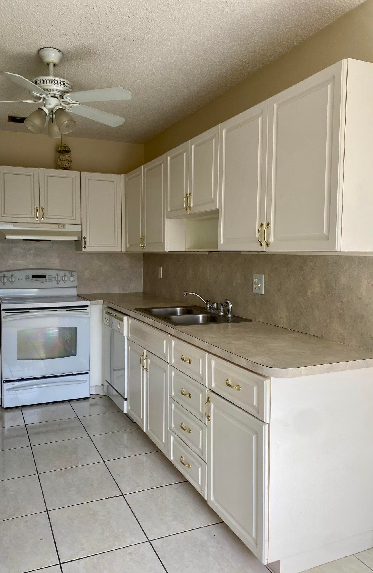 8665 Chevy Chase Drive 113, Boca Raton, FL 33433 — photo 13 of 42