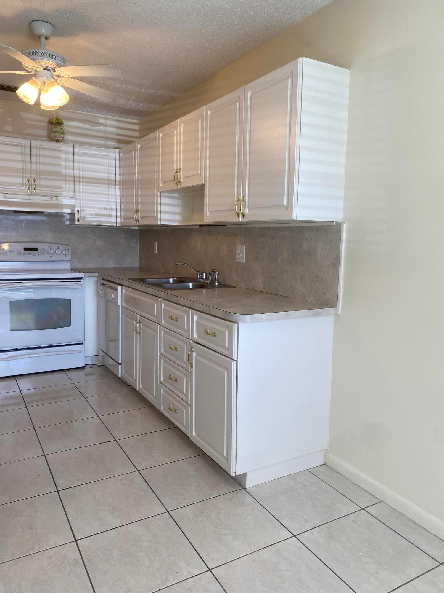 8665 Chevy Chase Drive 113, Boca Raton, FL 33433 — photo 31 of 42